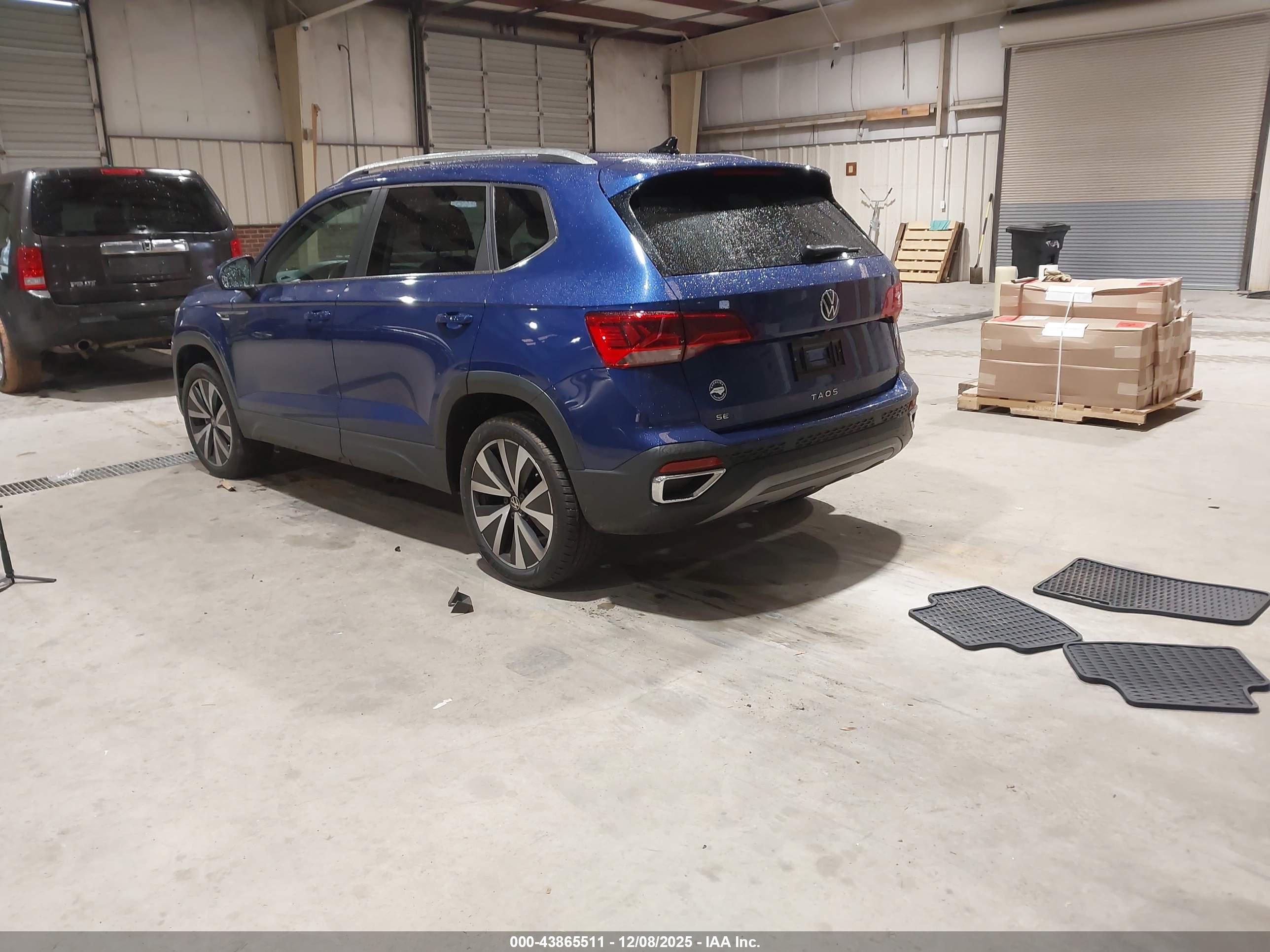 VOLKSWAGEN TAOS image 3