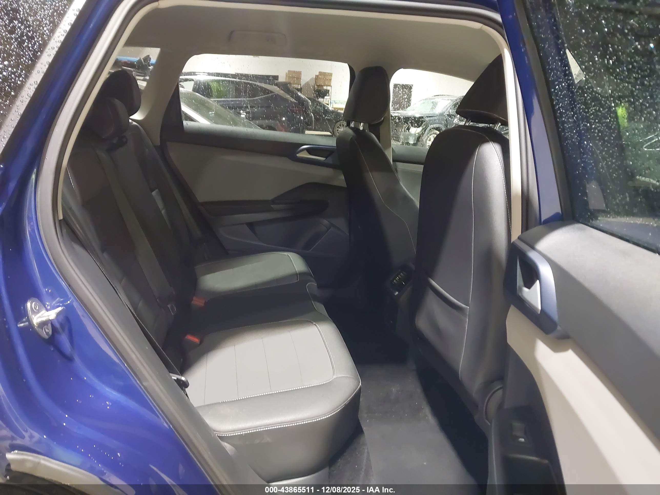 VOLKSWAGEN TAOS image 8