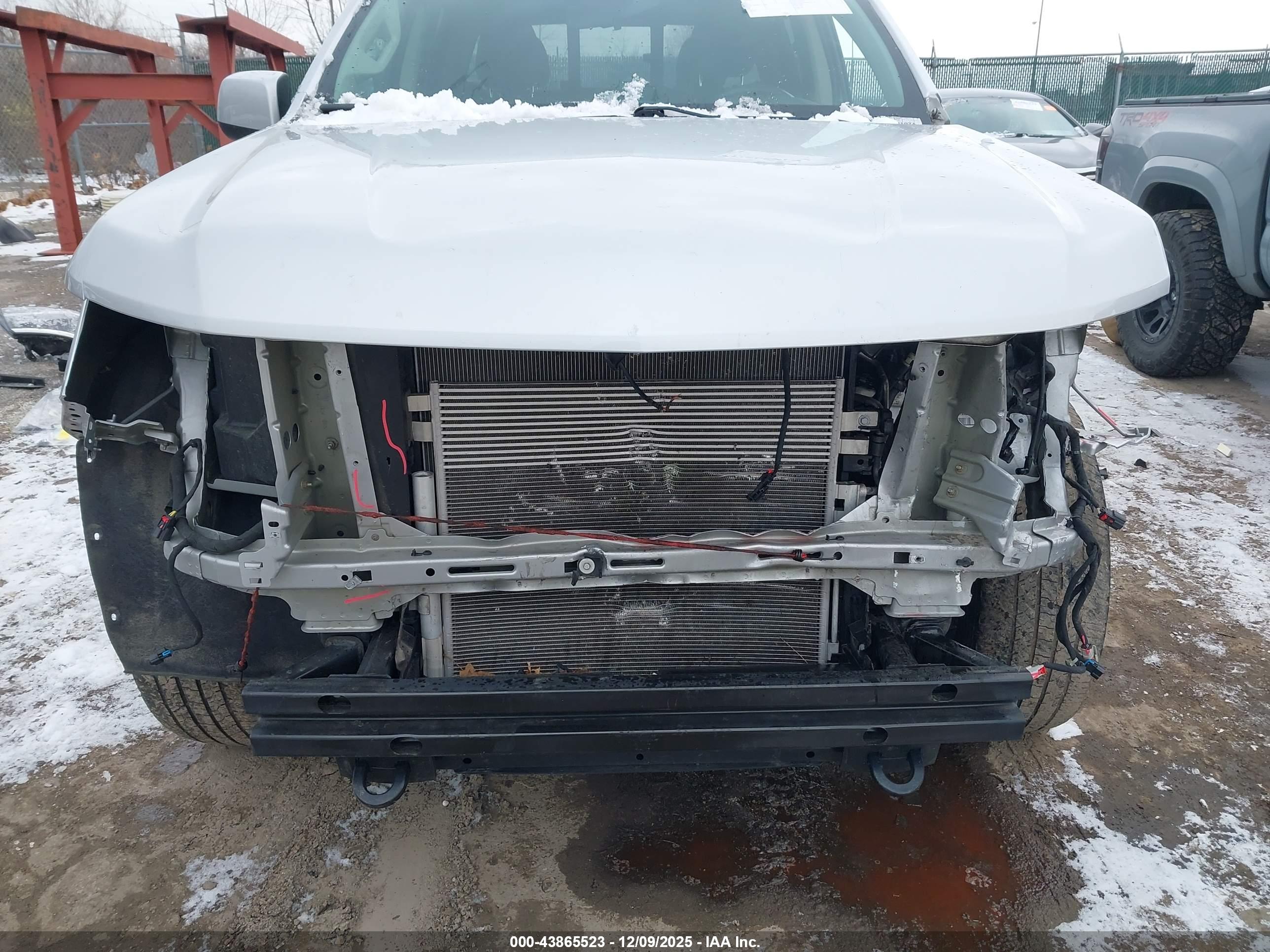 CHEVROLET COLORADO image 6