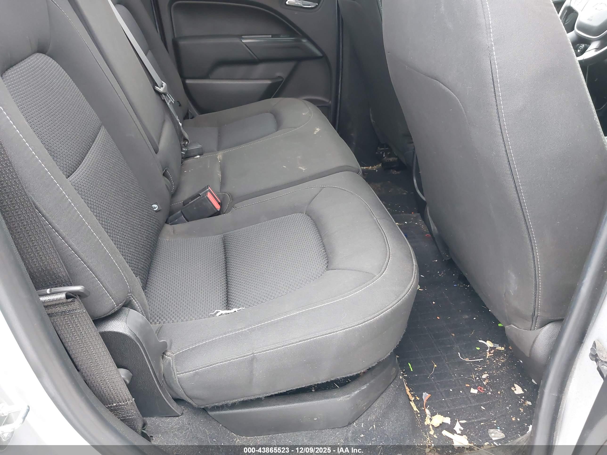 CHEVROLET COLORADO image 8