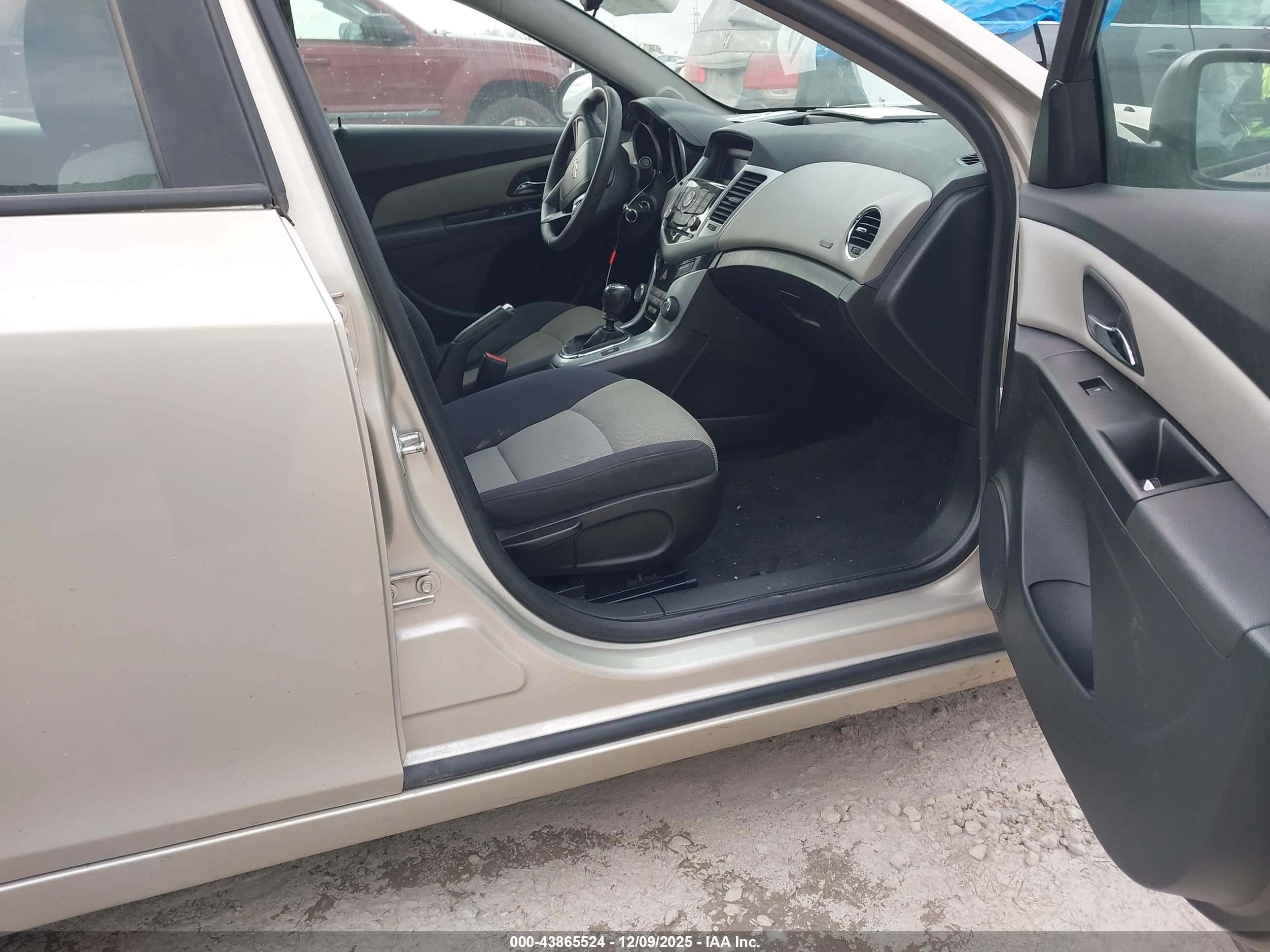 CHEVROLET CRUZE image 5