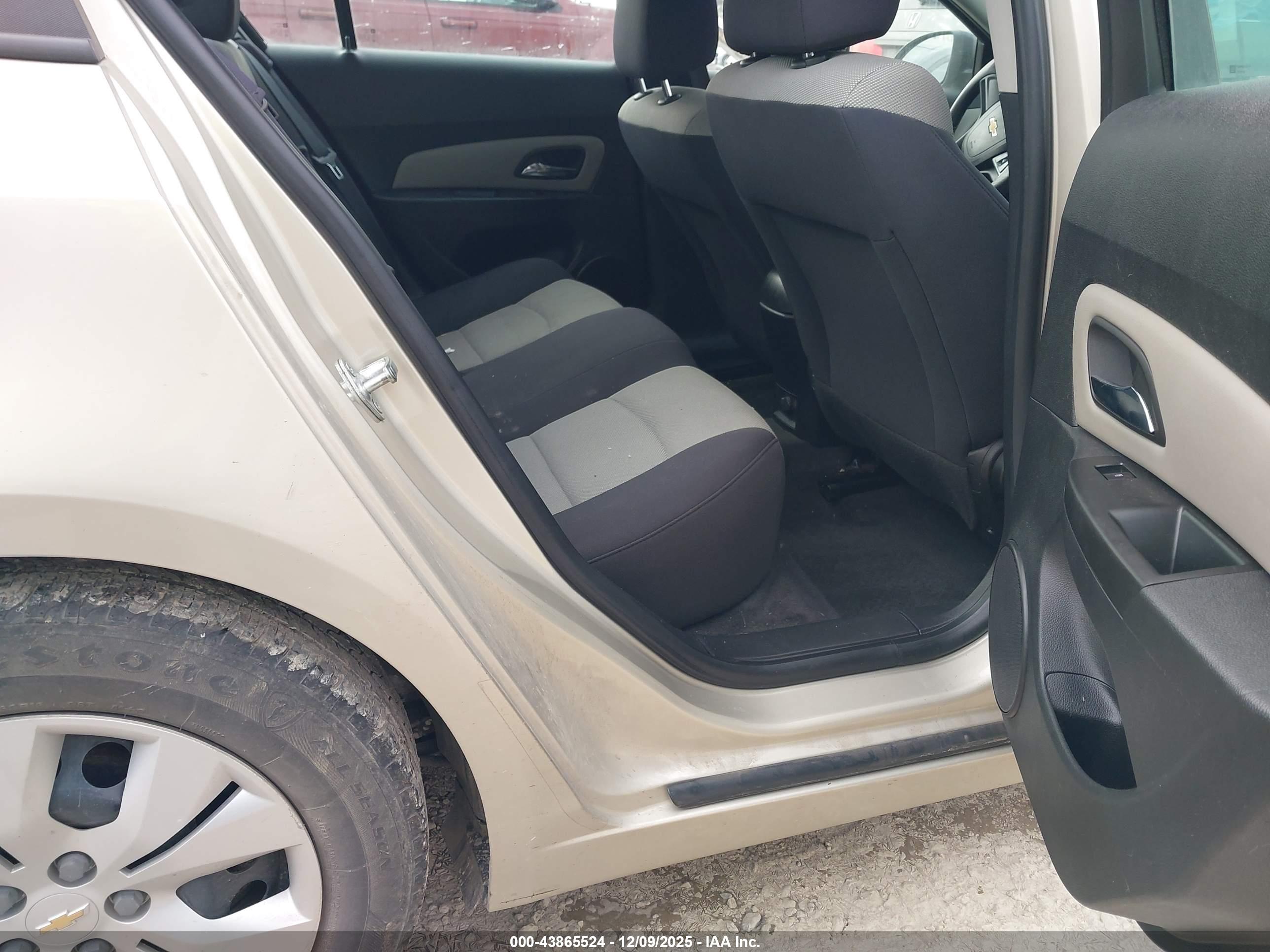 CHEVROLET CRUZE image 8