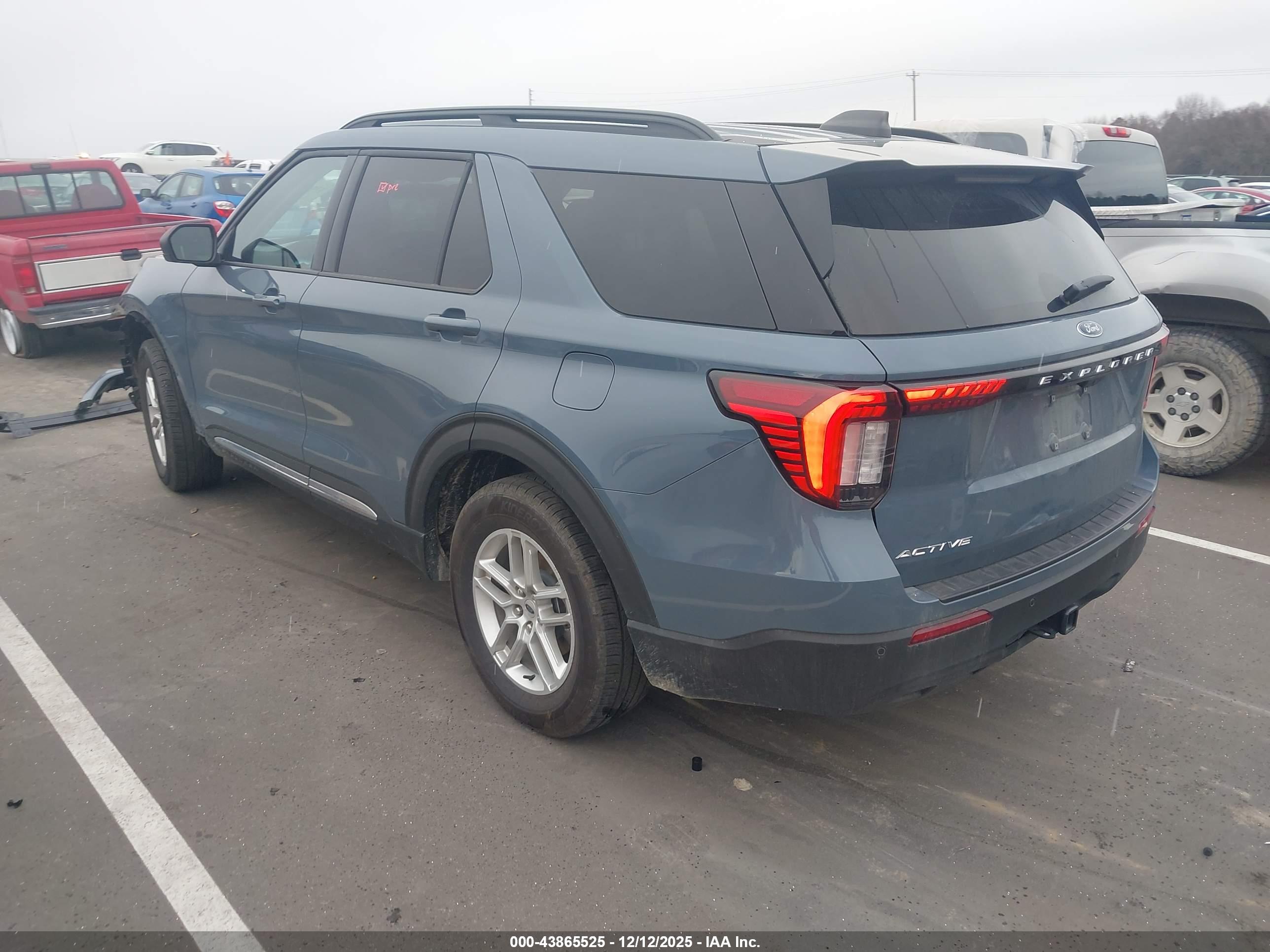 FORD EXPLORER image 3