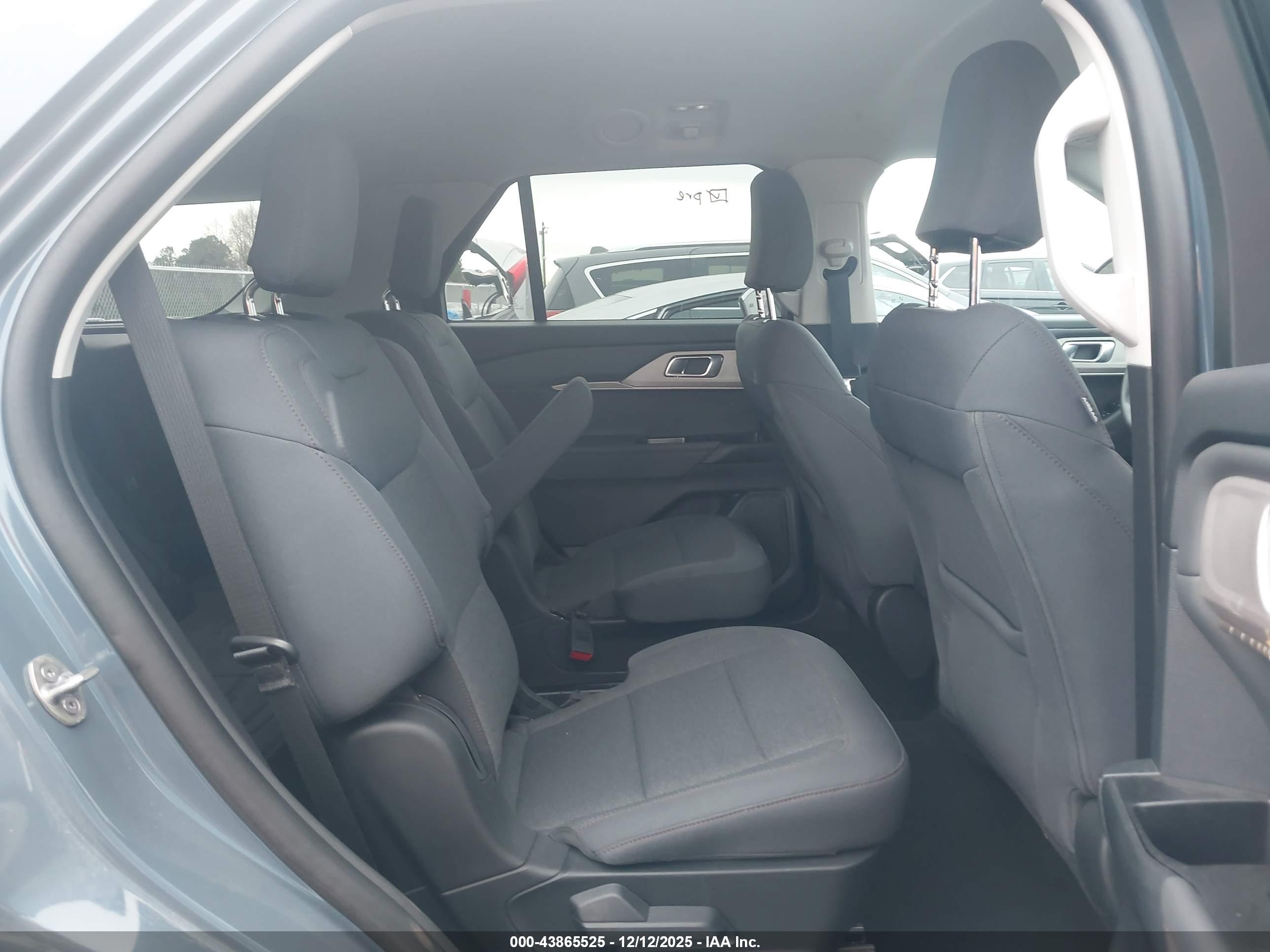 FORD EXPLORER image 8