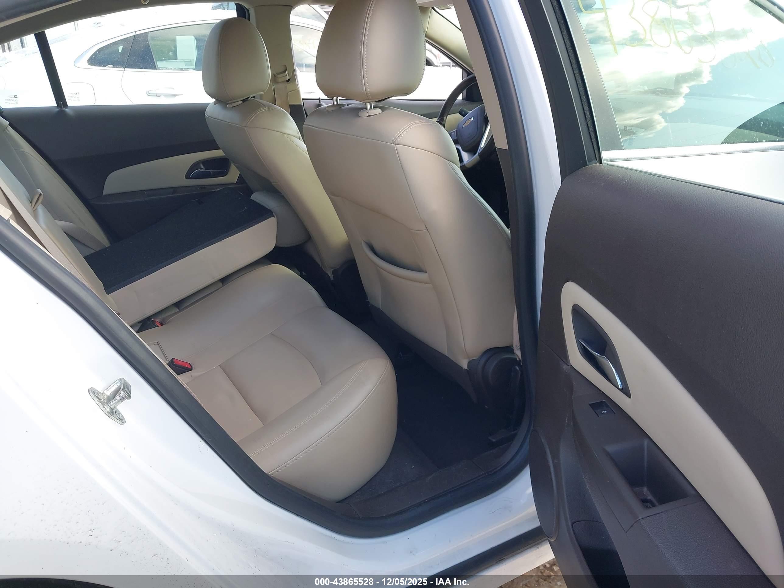 CHEVROLET CRUZE image 8