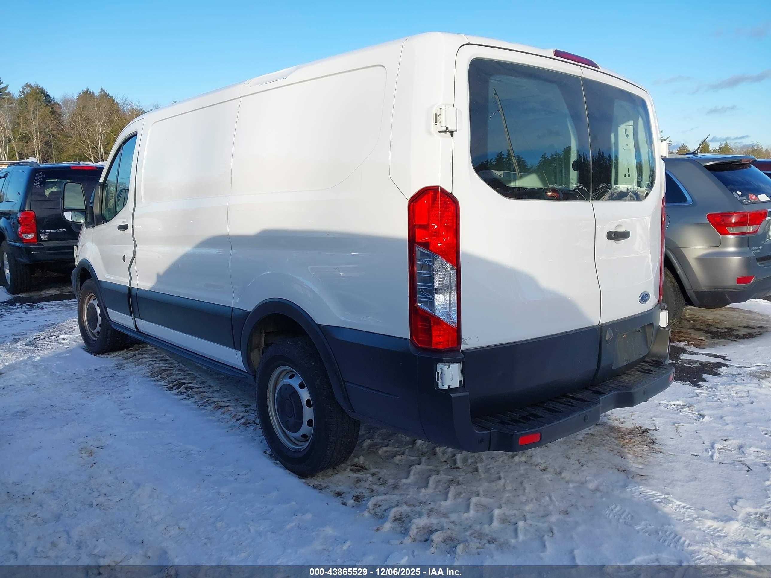 FORD TRANSIT-150 image 3