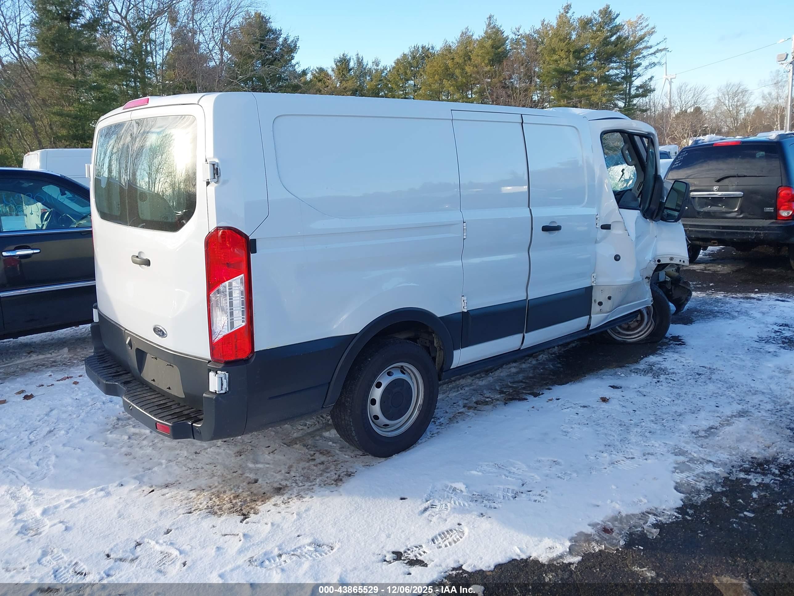 FORD TRANSIT-150 image 4