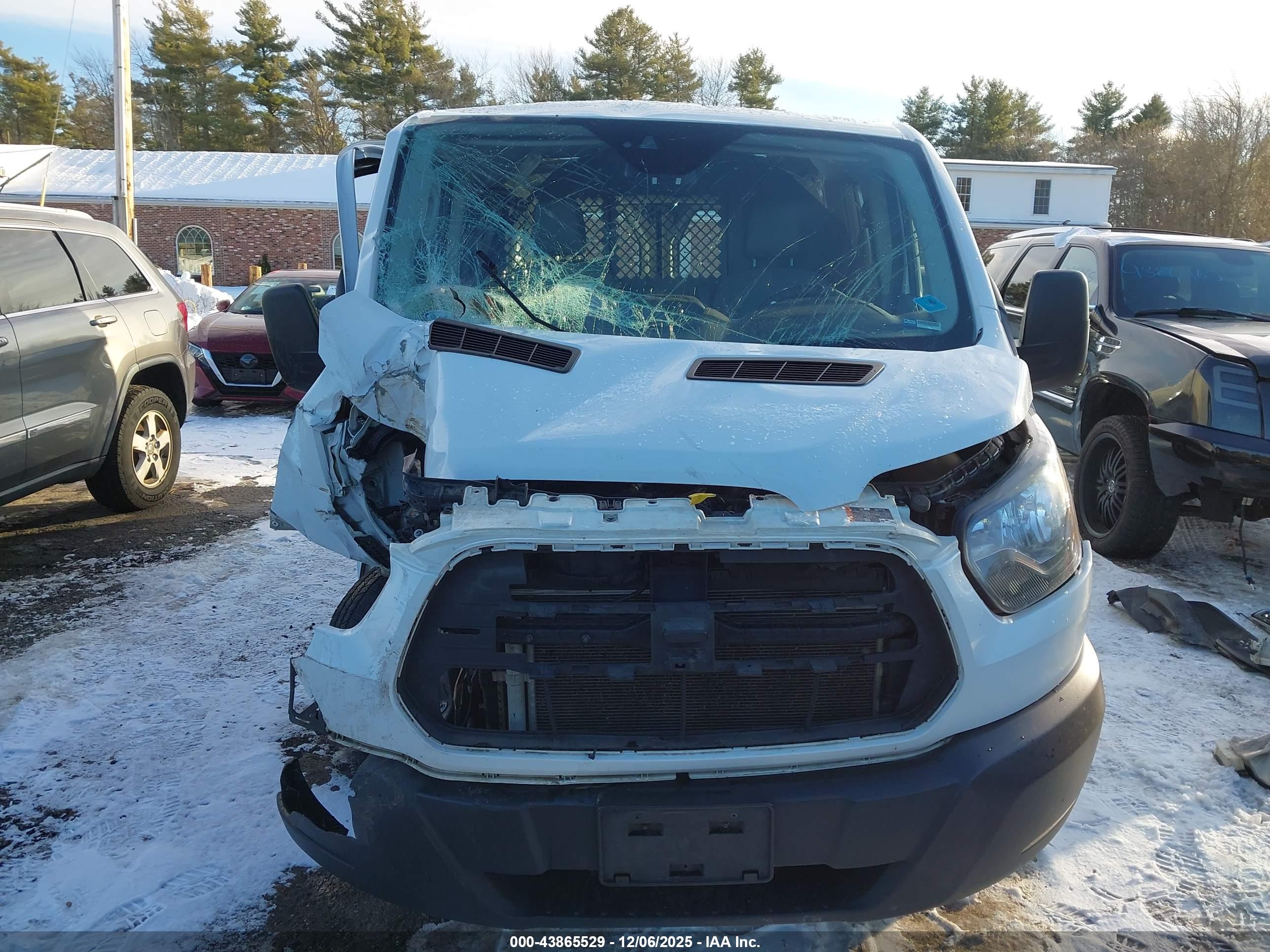 FORD TRANSIT-150 image 6