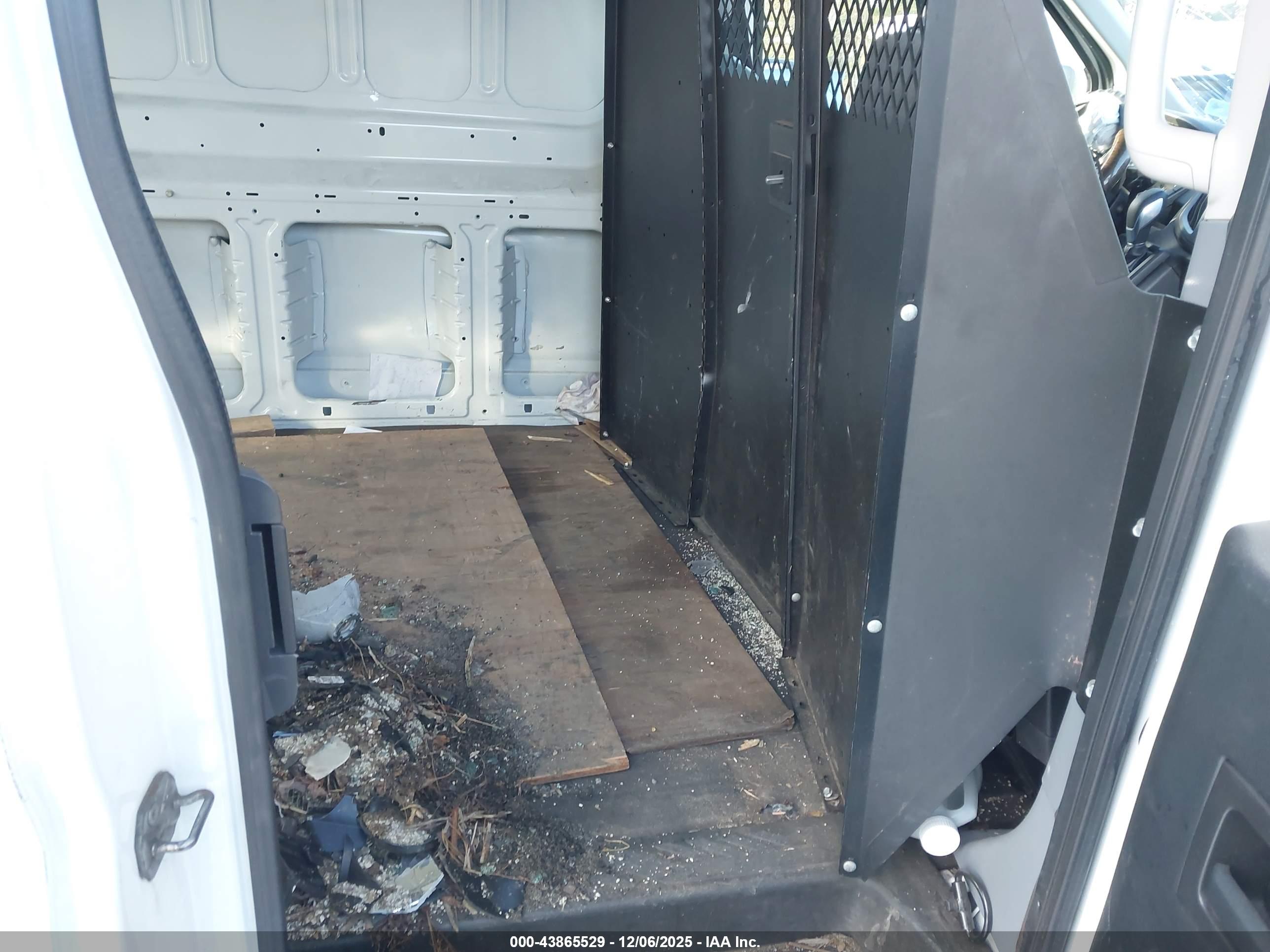 FORD TRANSIT-150 image 8