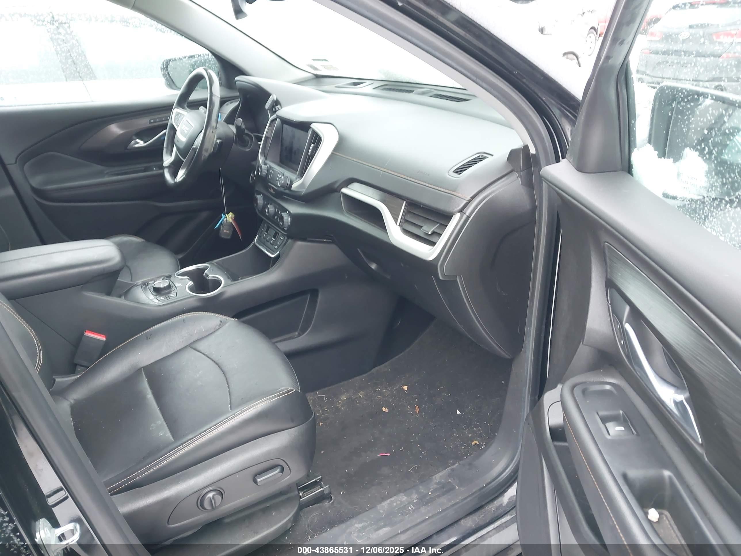 GMC TERRAIN image 5