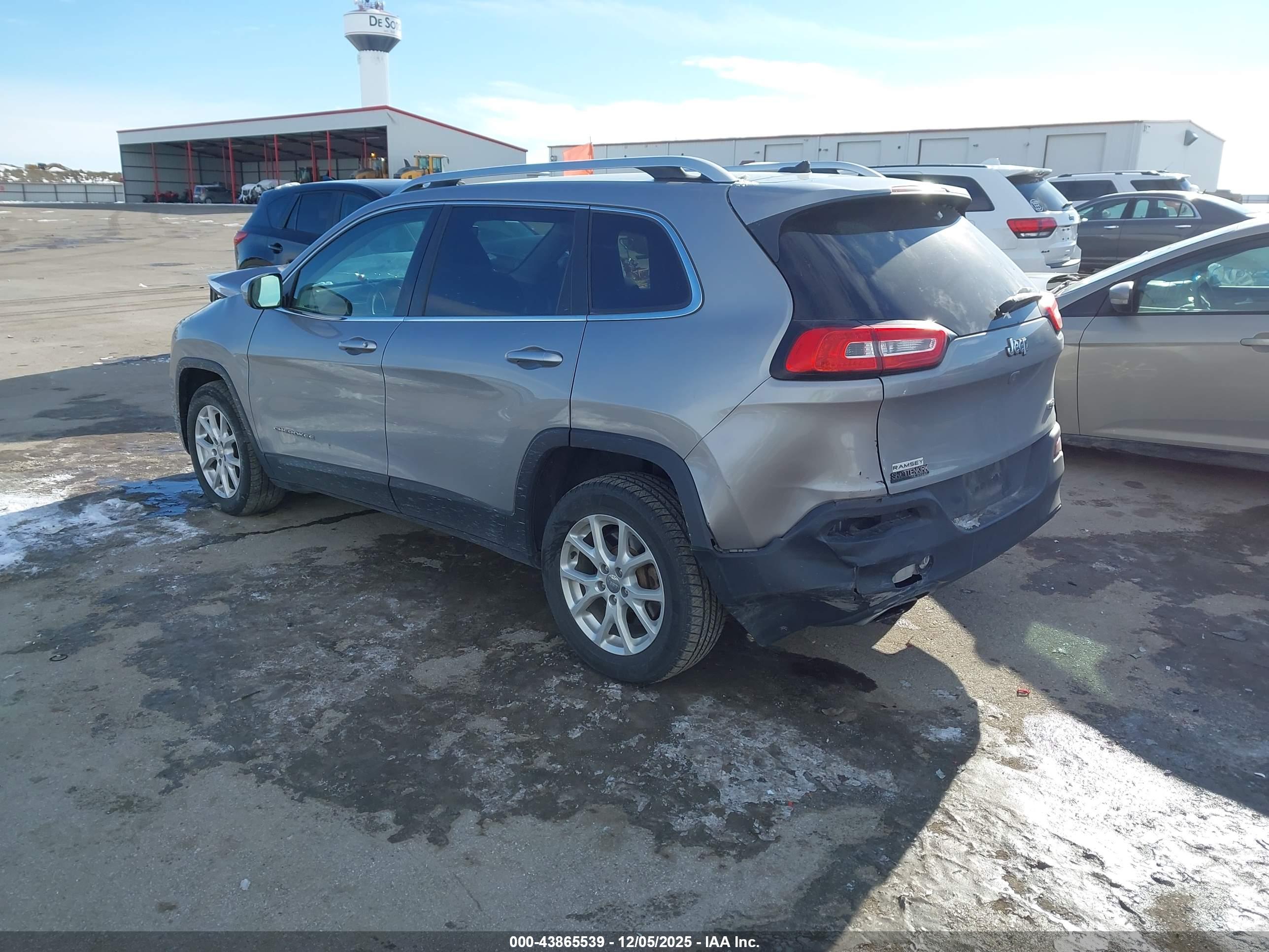 JEEP CHEROKEE image 3
