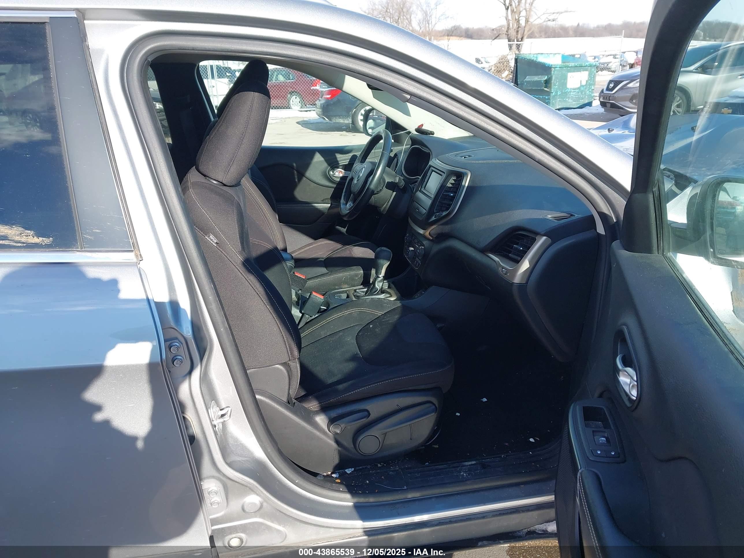 JEEP CHEROKEE image 5