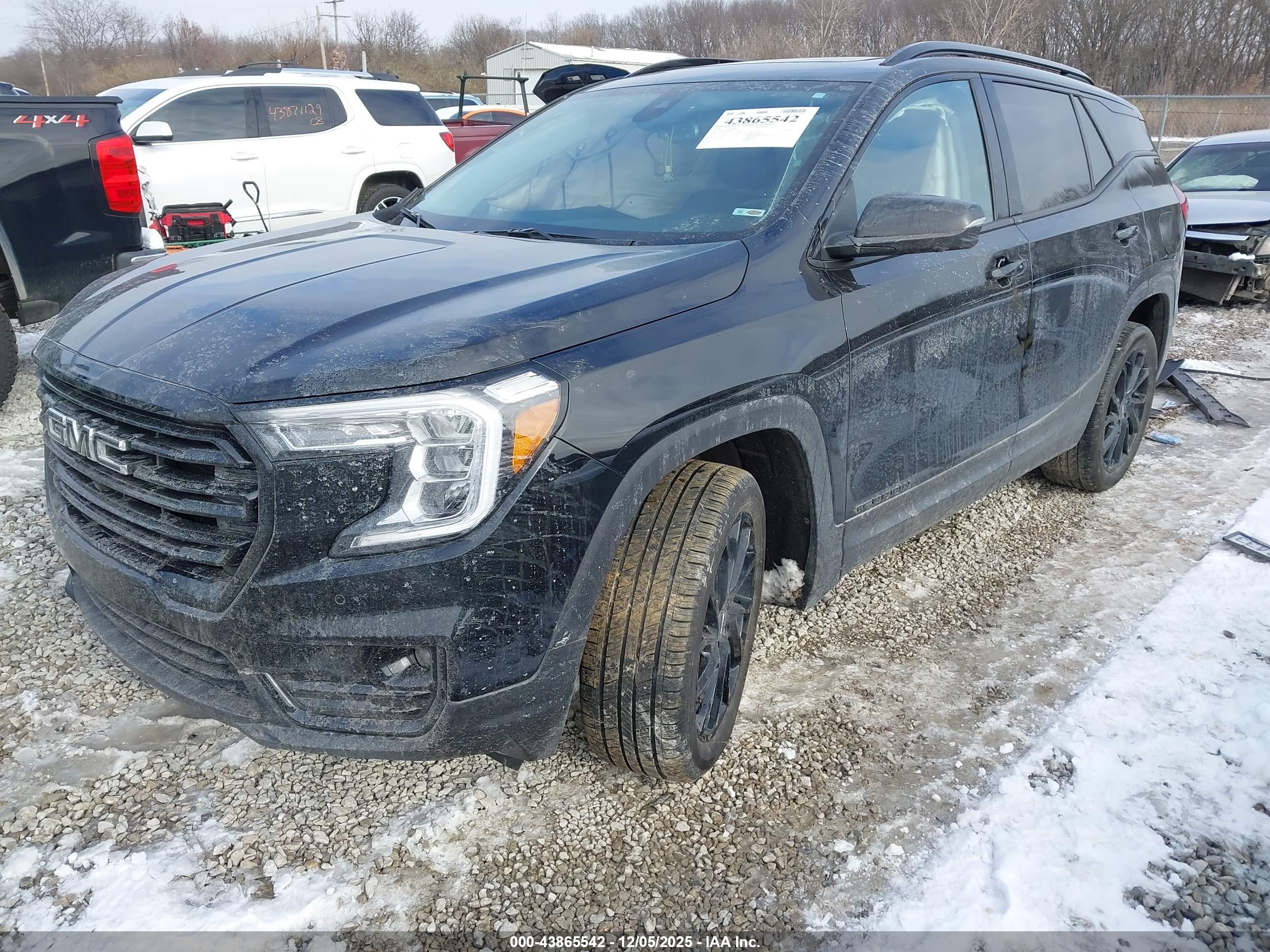 GMC TERRAIN image 2