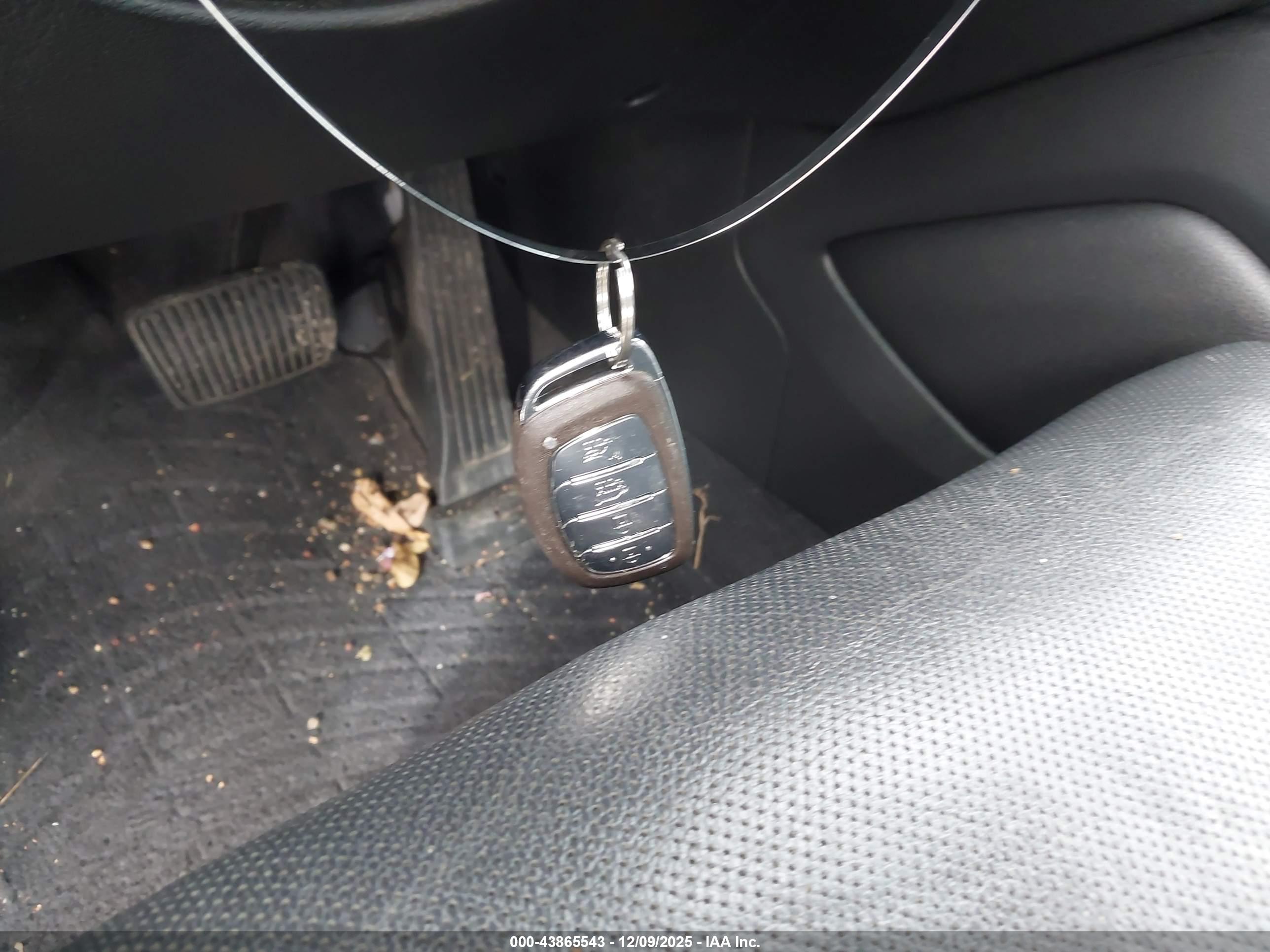 HYUNDAI TUCSON image 11