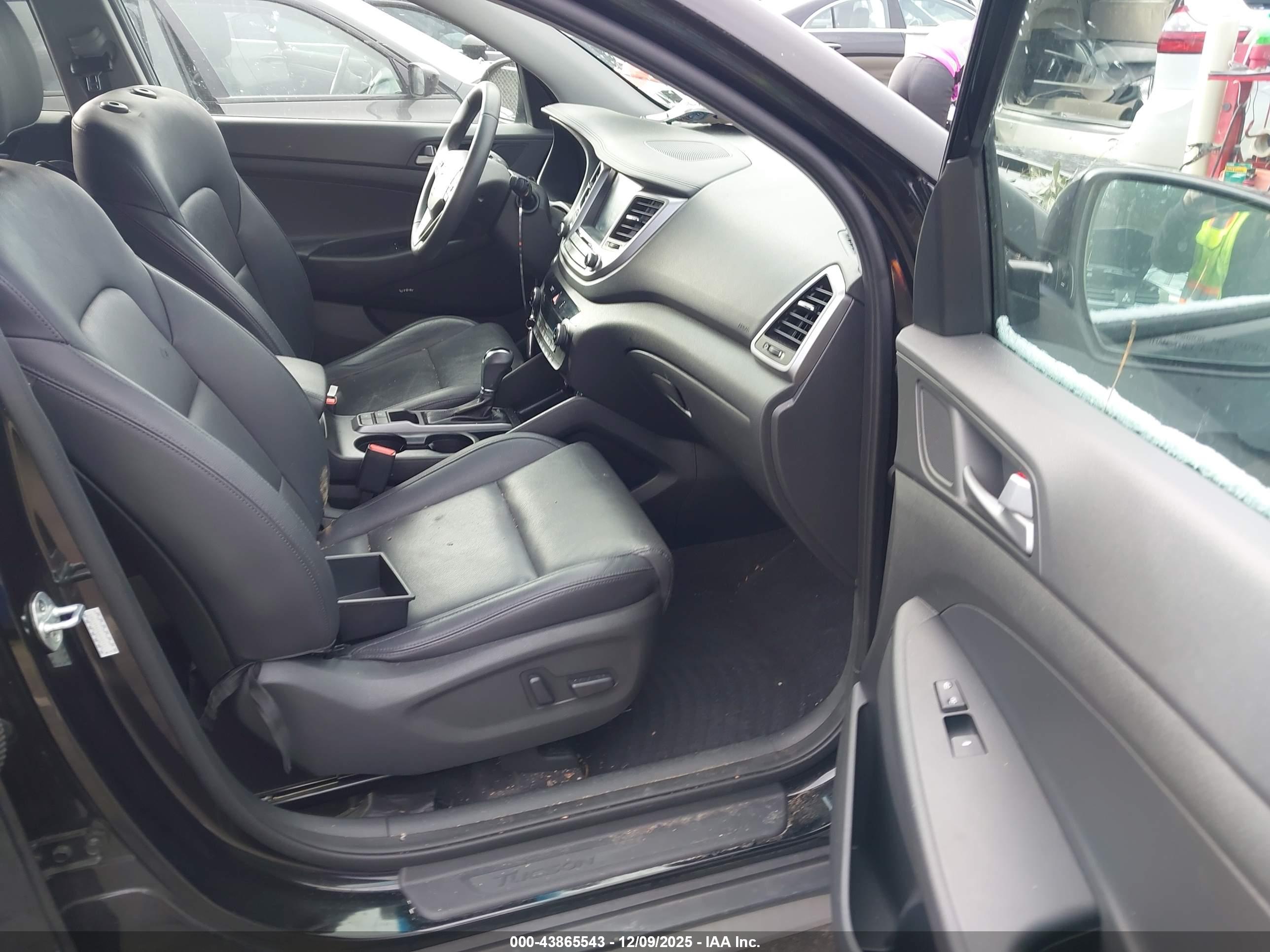 HYUNDAI TUCSON image 5