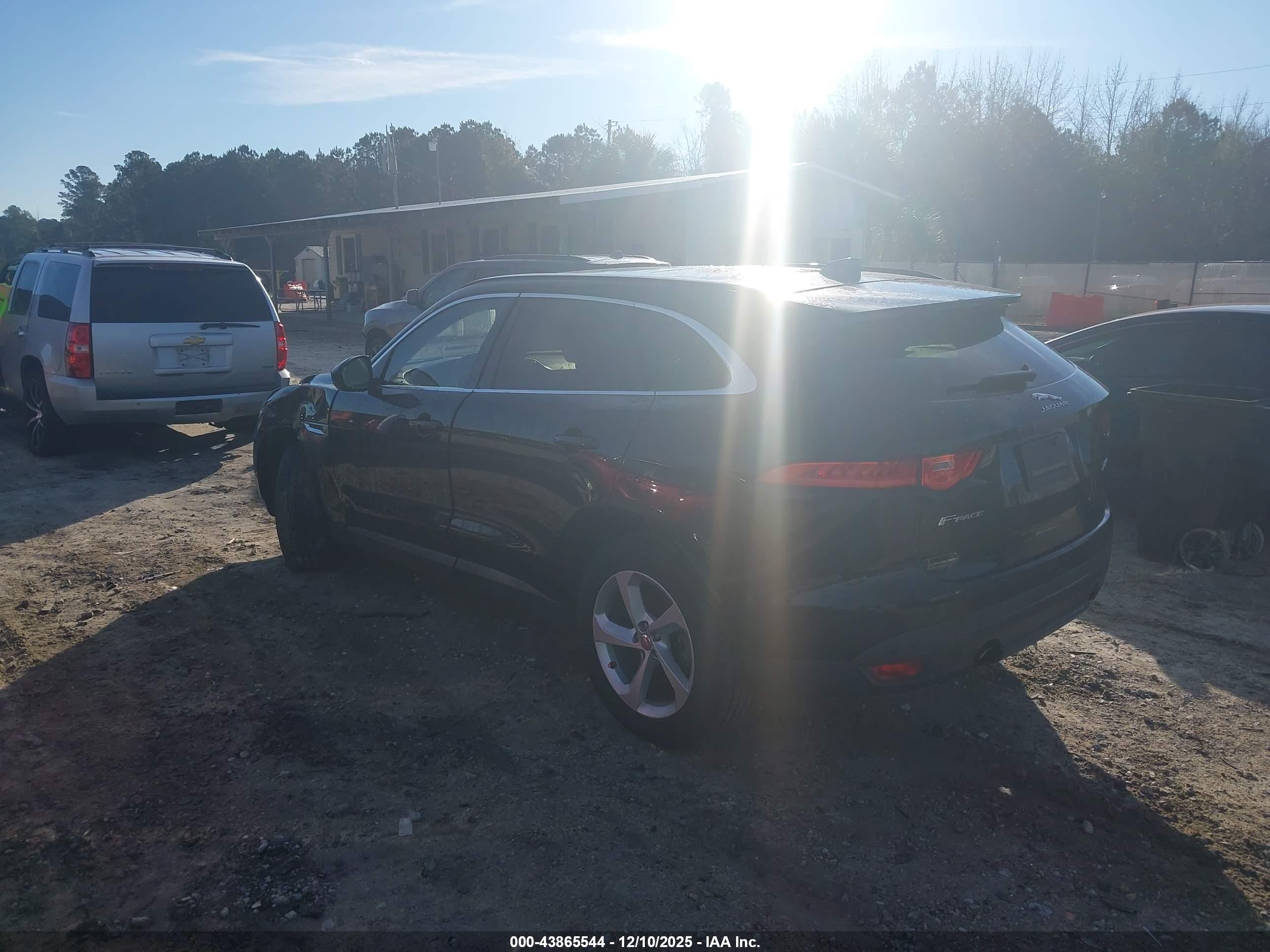 JAGUAR F-PACE image 3