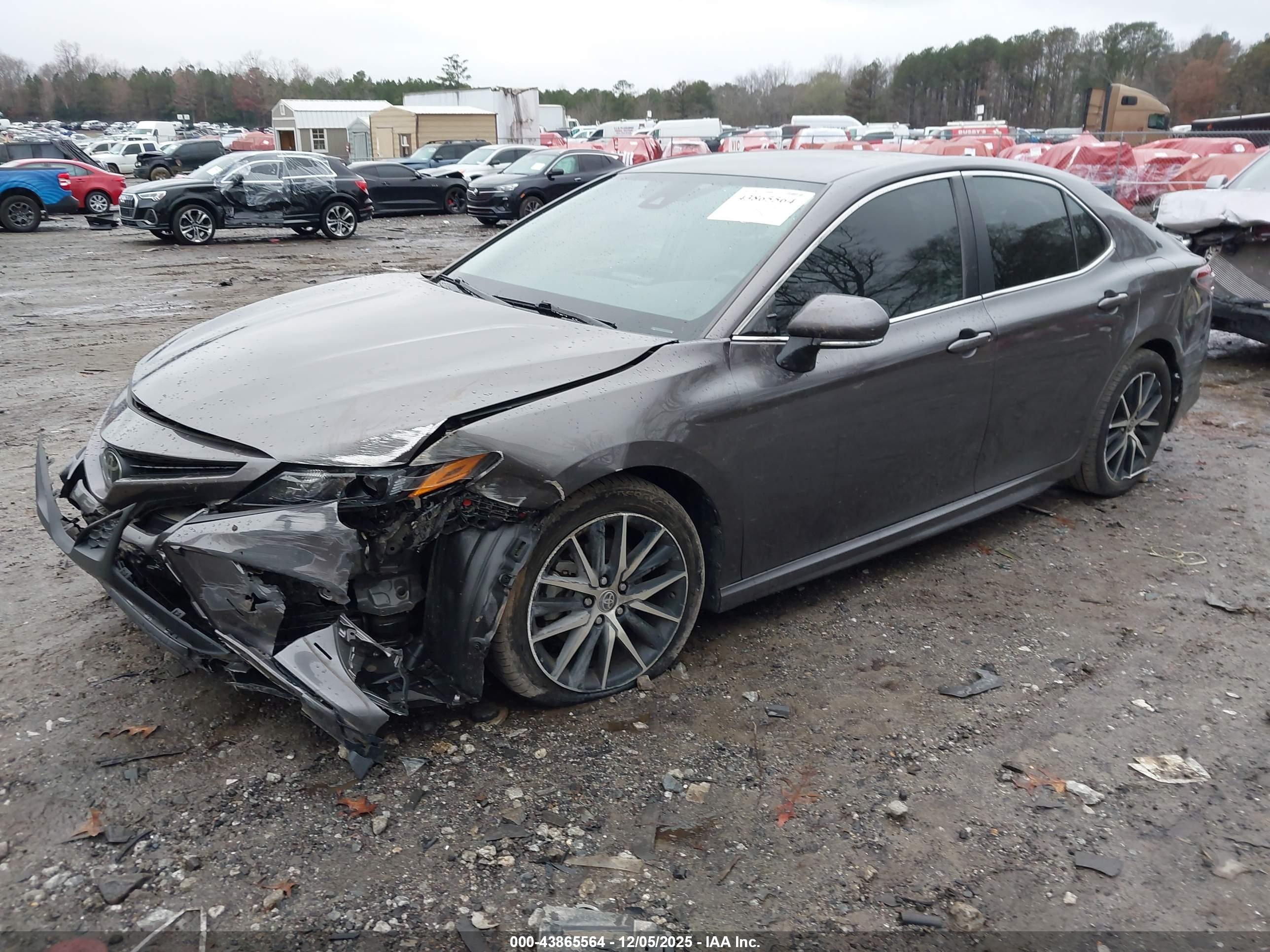 TOYOTA CAMRY image 2