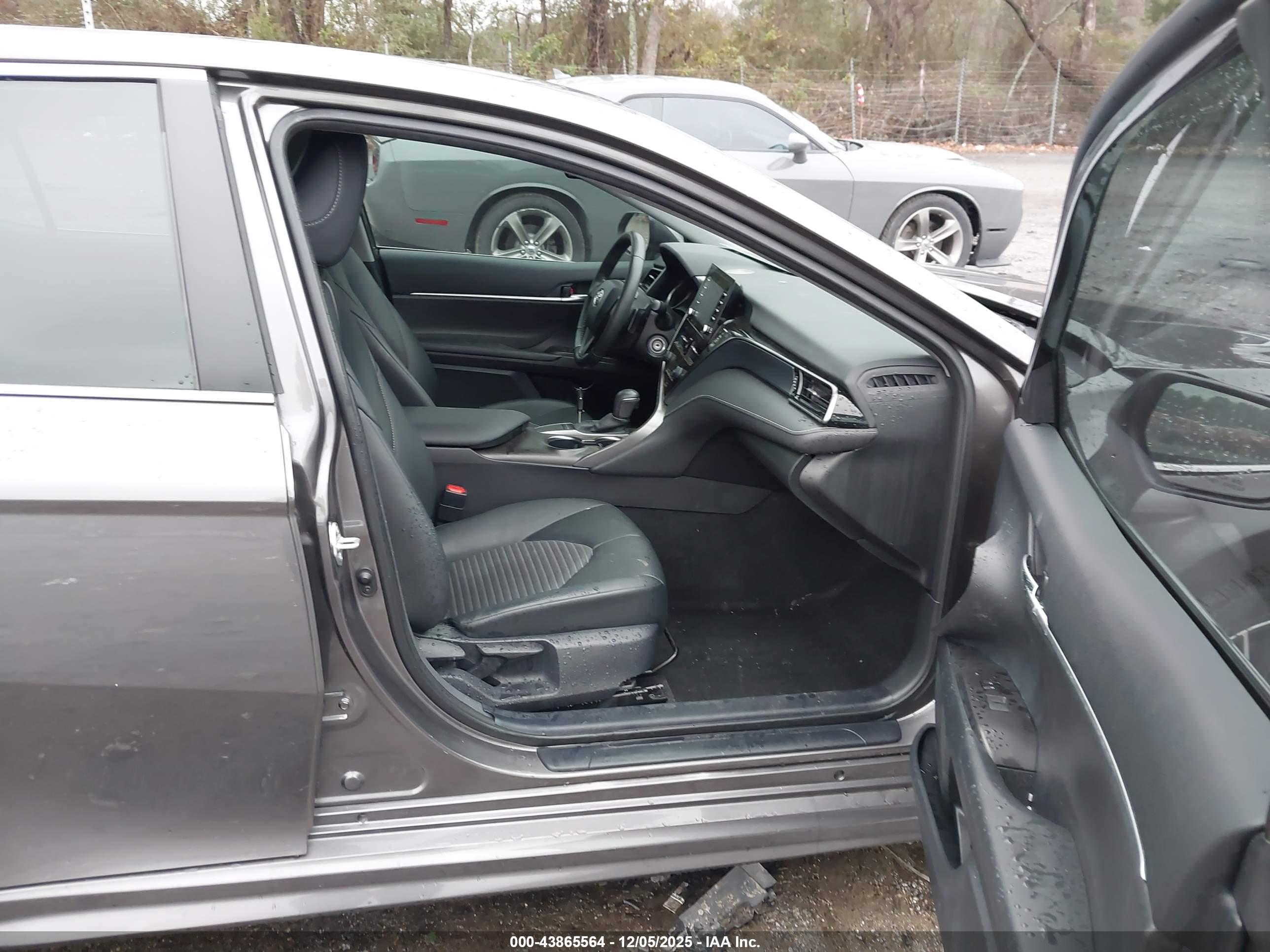 TOYOTA CAMRY image 5