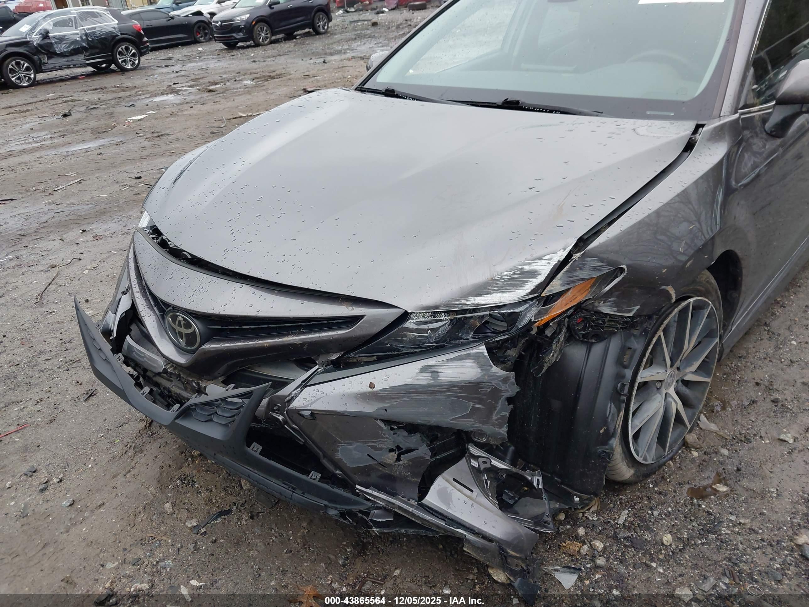 TOYOTA CAMRY image 6