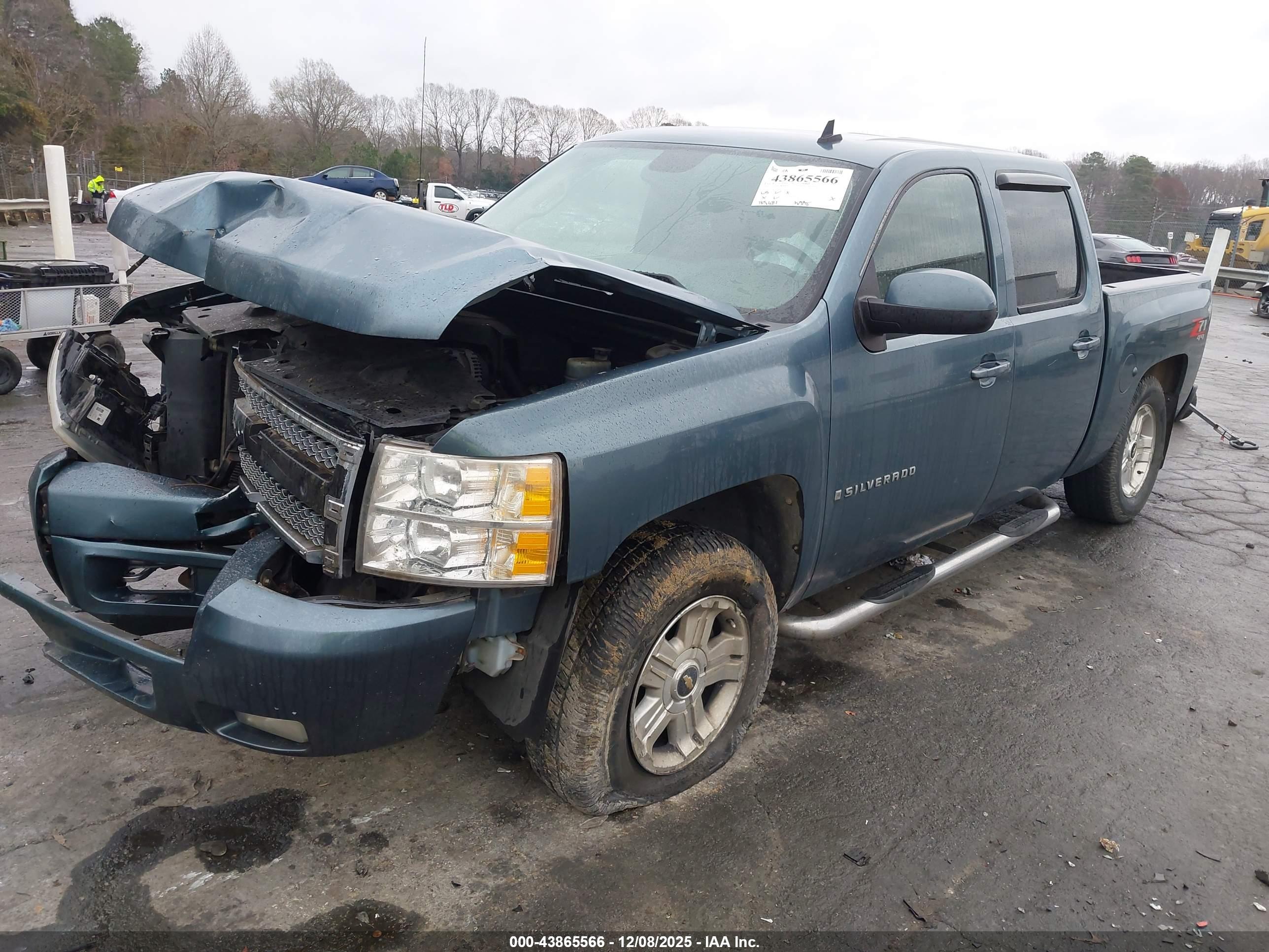 CHEVROLET SILVERADO image 2
