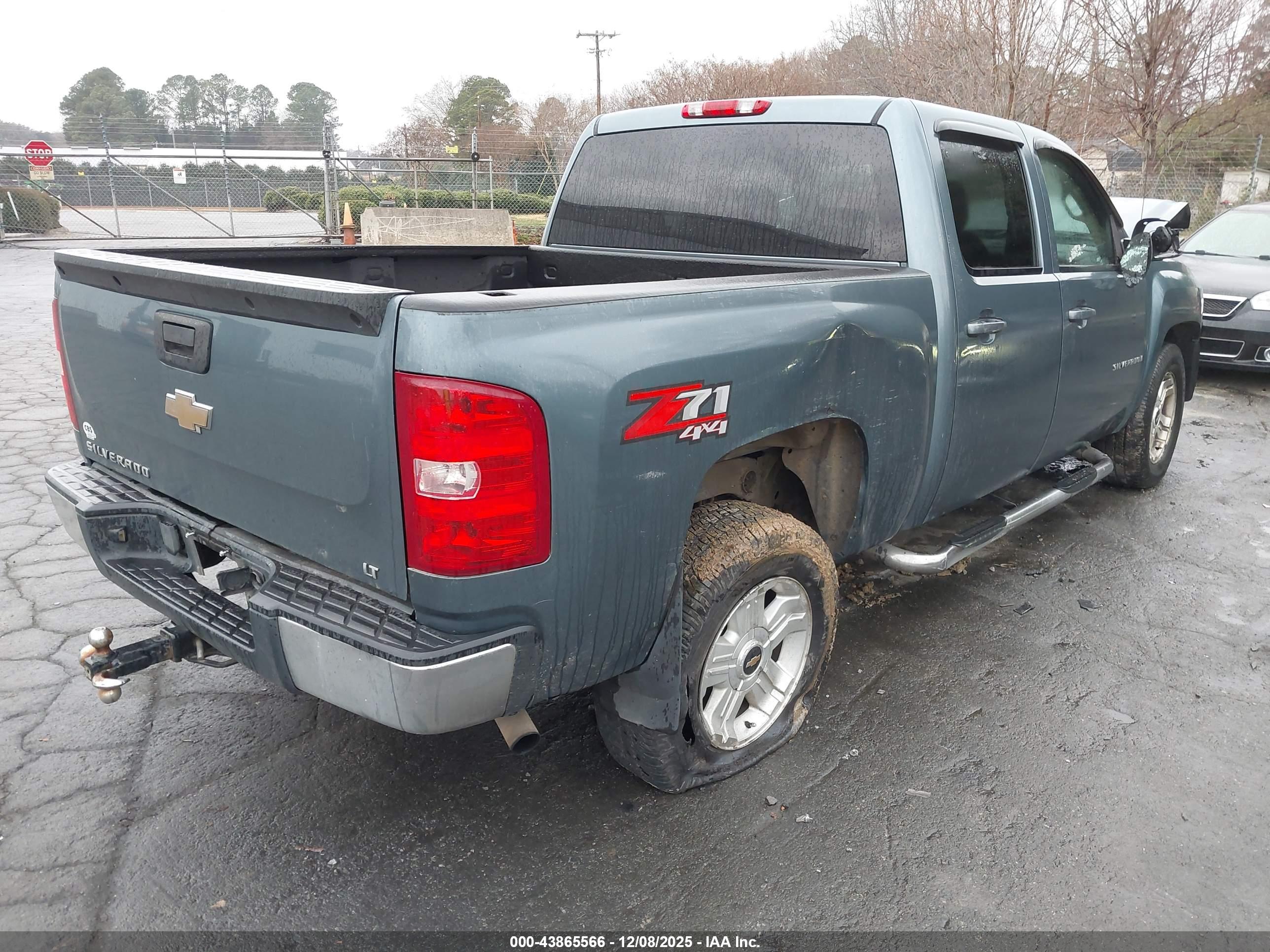 CHEVROLET SILVERADO image 4