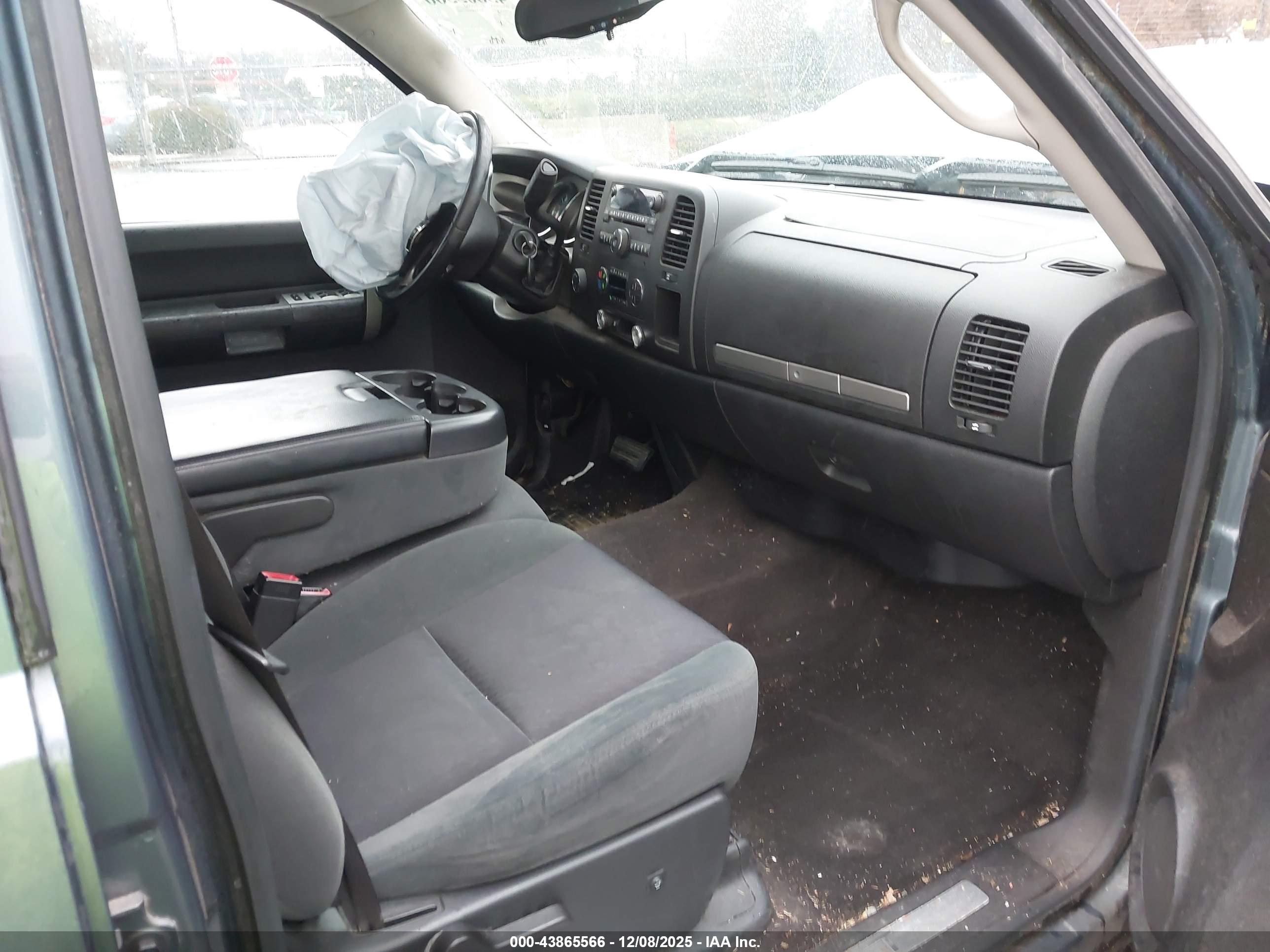 CHEVROLET SILVERADO image 5