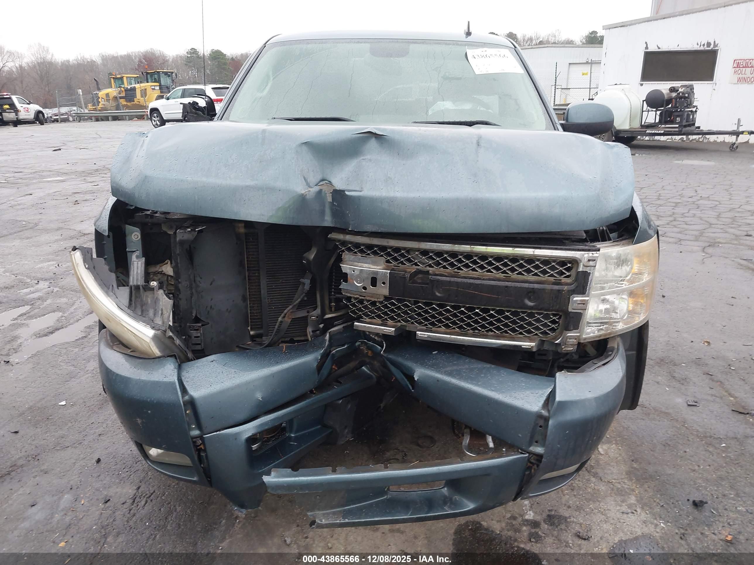 CHEVROLET SILVERADO image 6