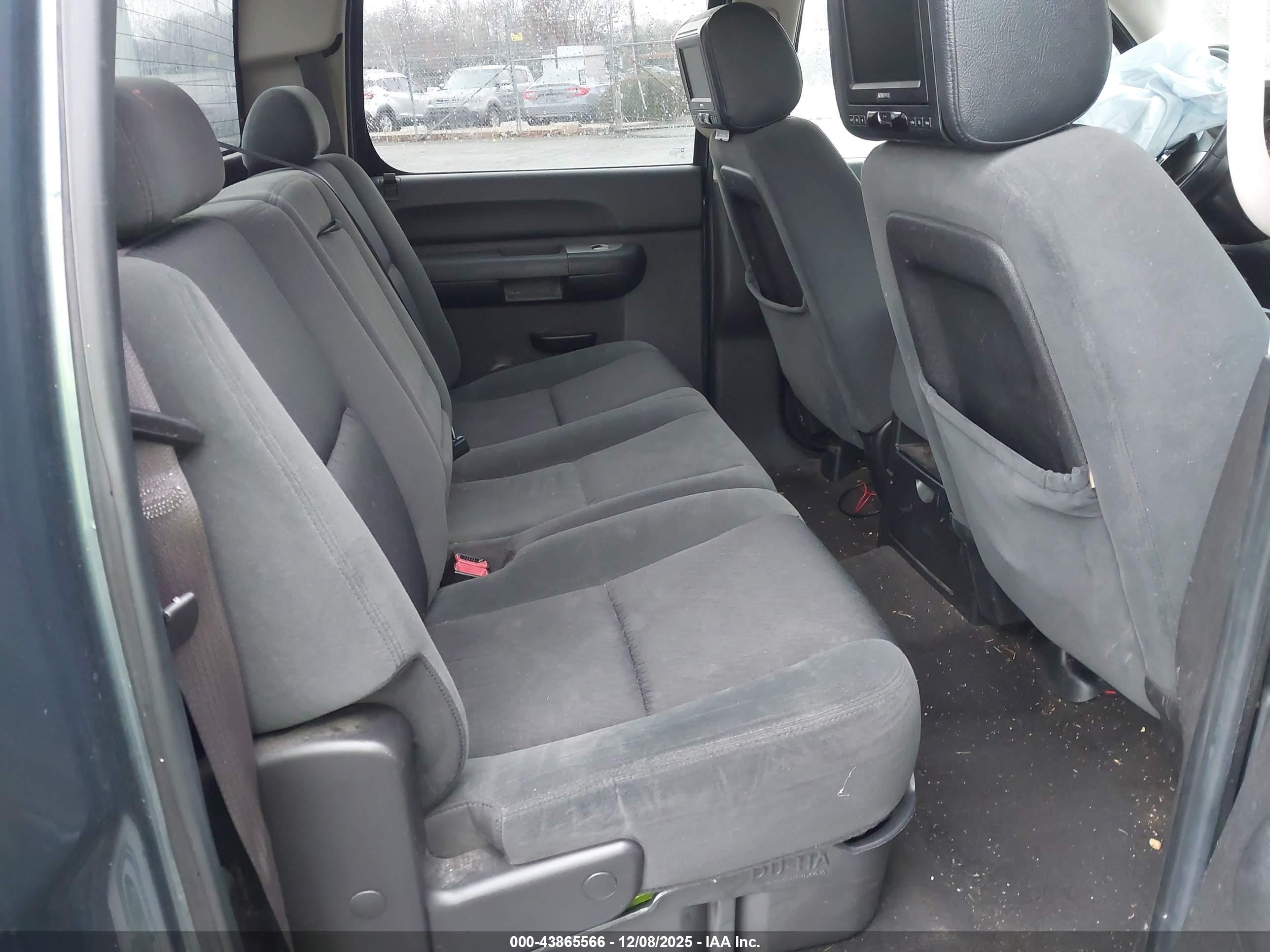 CHEVROLET SILVERADO image 8
