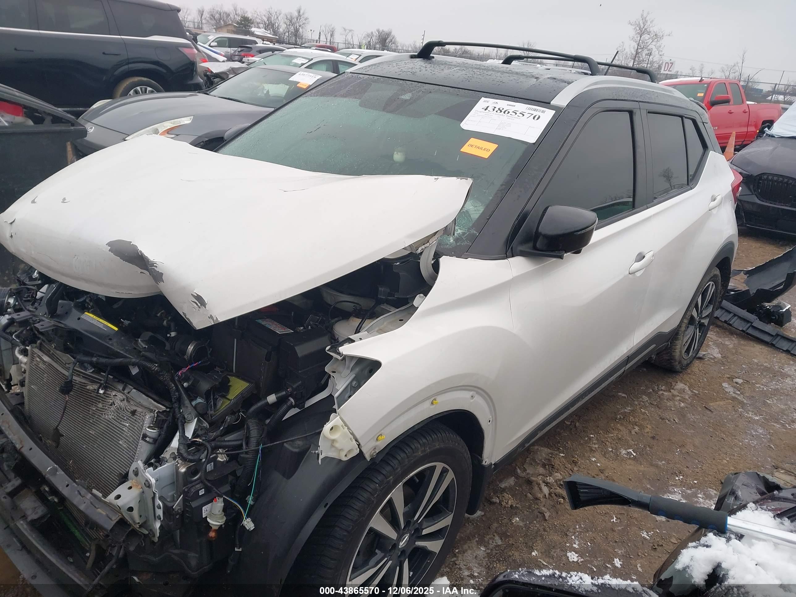 NISSAN KICKS image 2