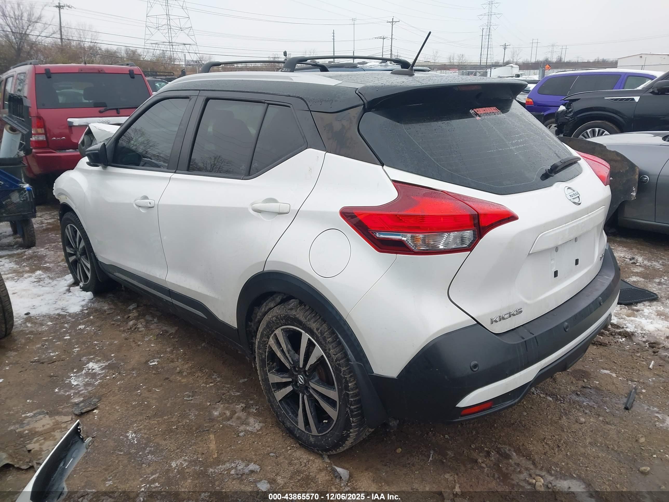NISSAN KICKS image 3