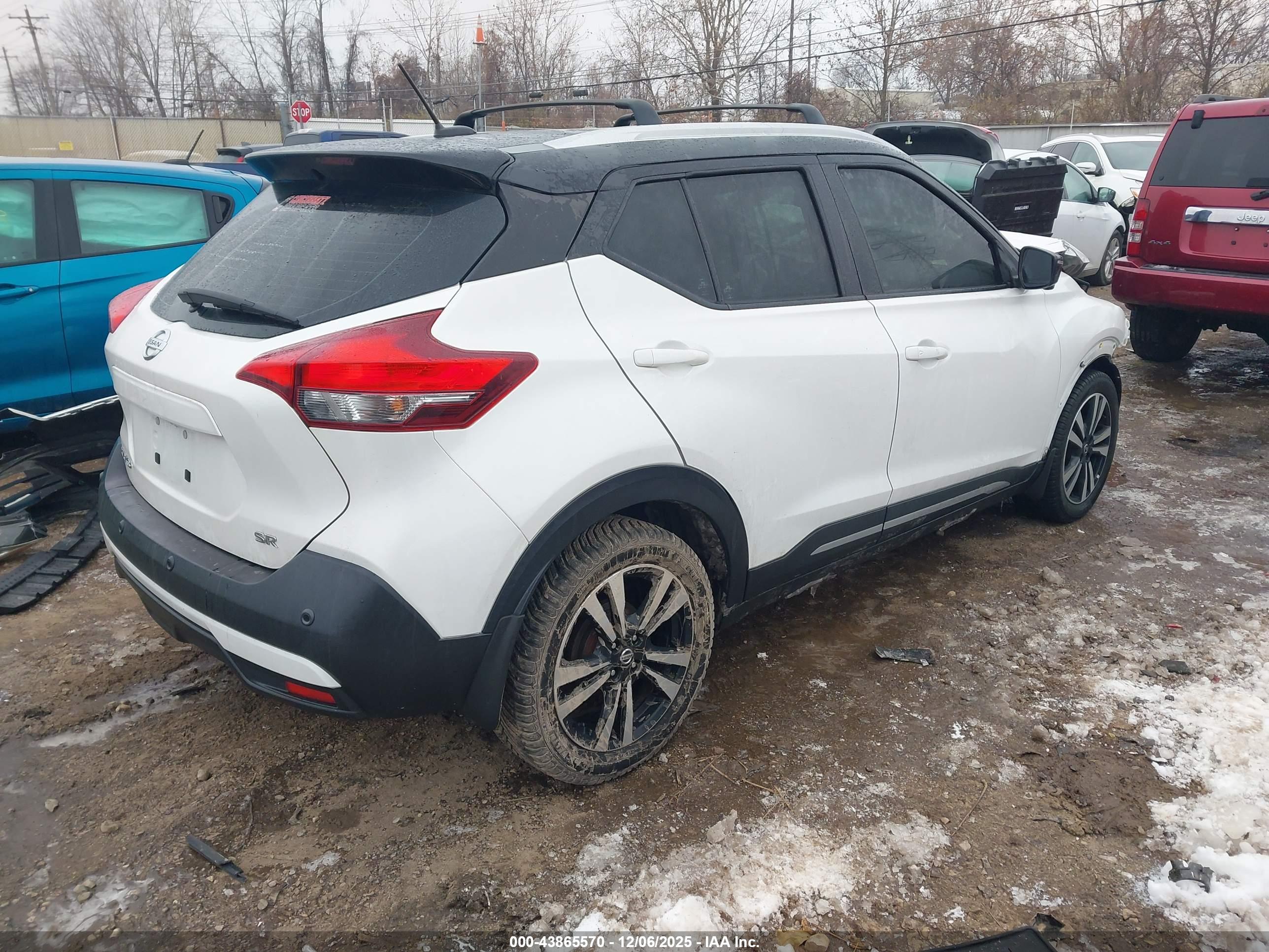 NISSAN KICKS image 4