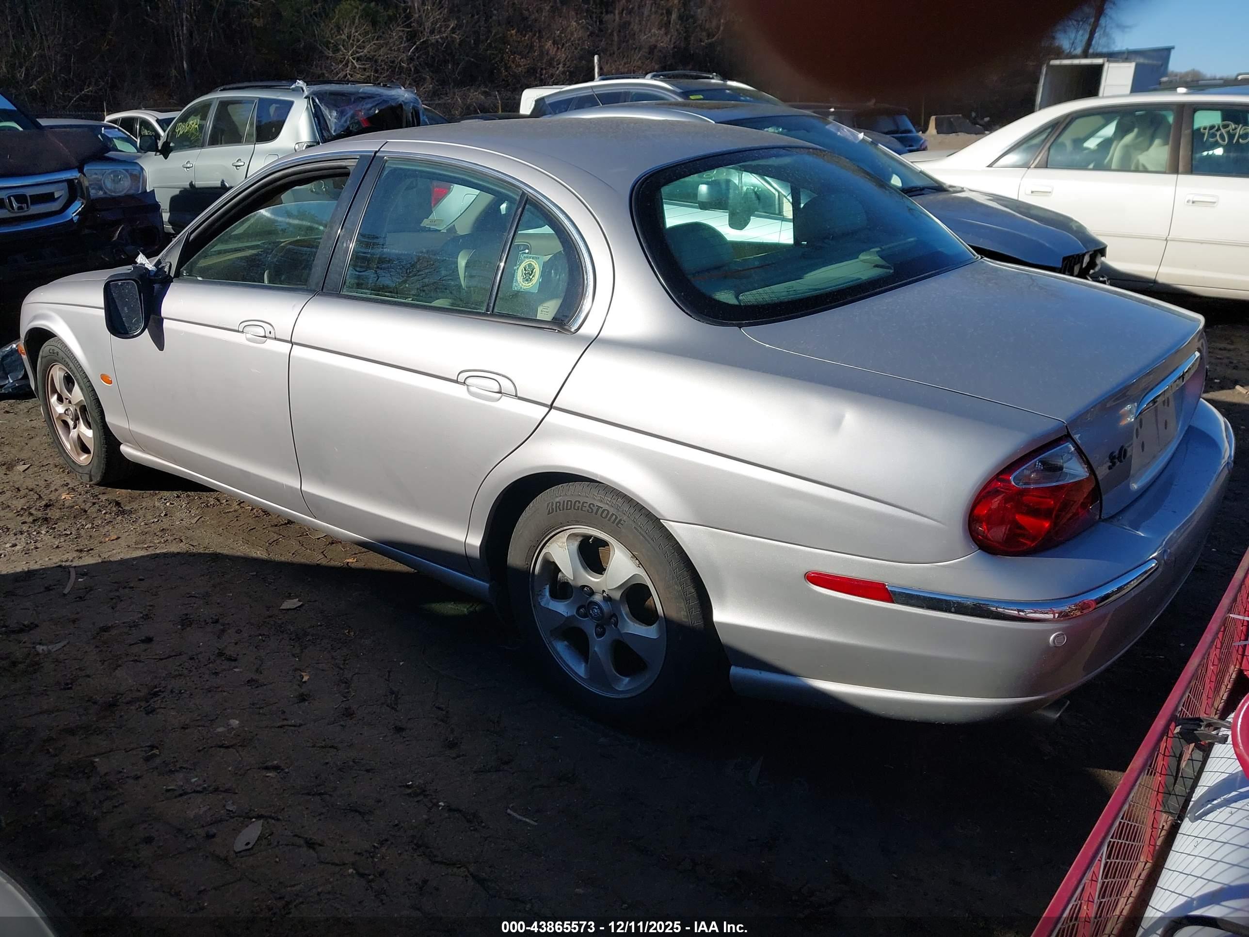 JAGUAR S-TYPE image 3