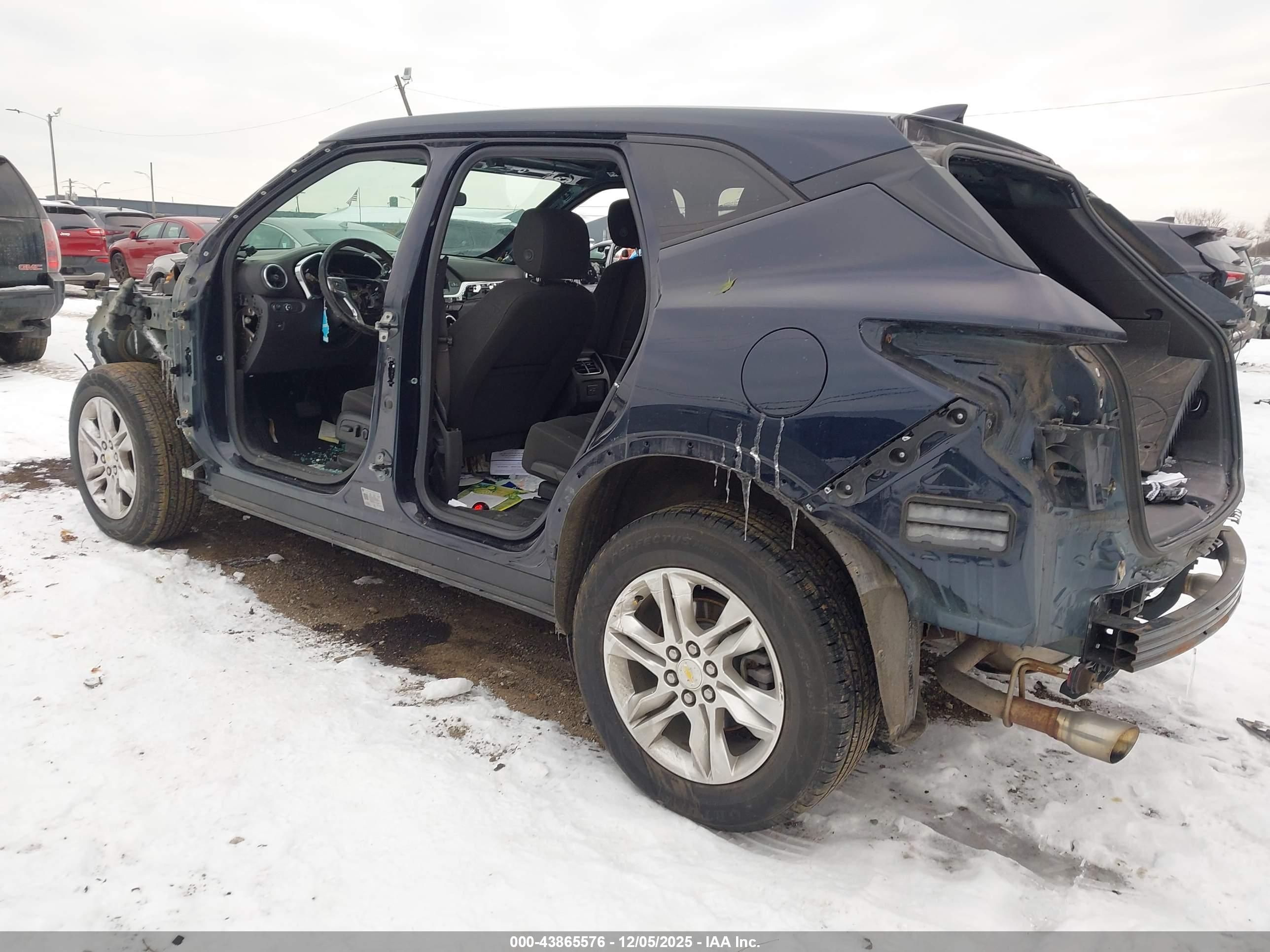 CHEVROLET BLAZER image 3