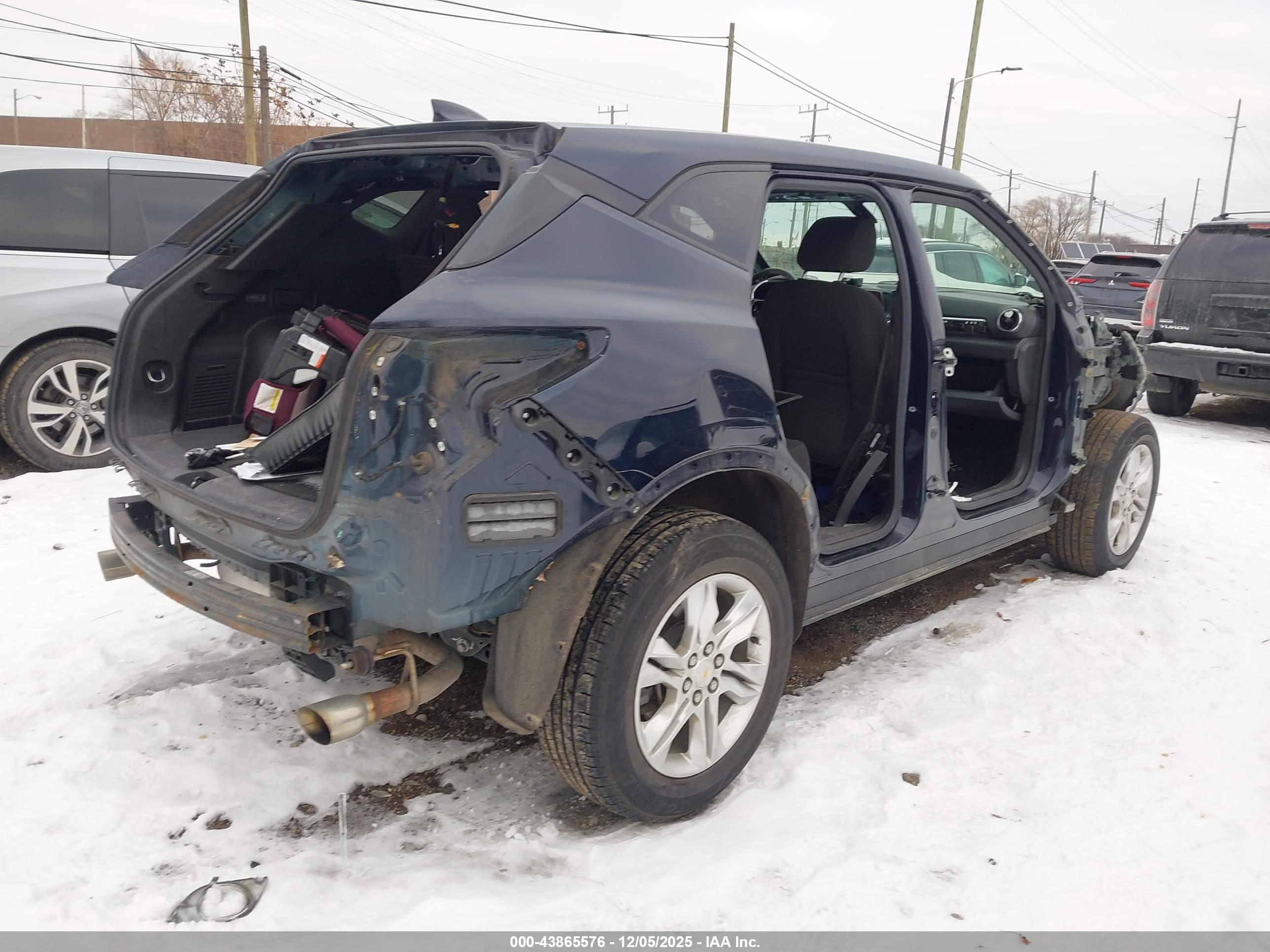 CHEVROLET BLAZER image 4