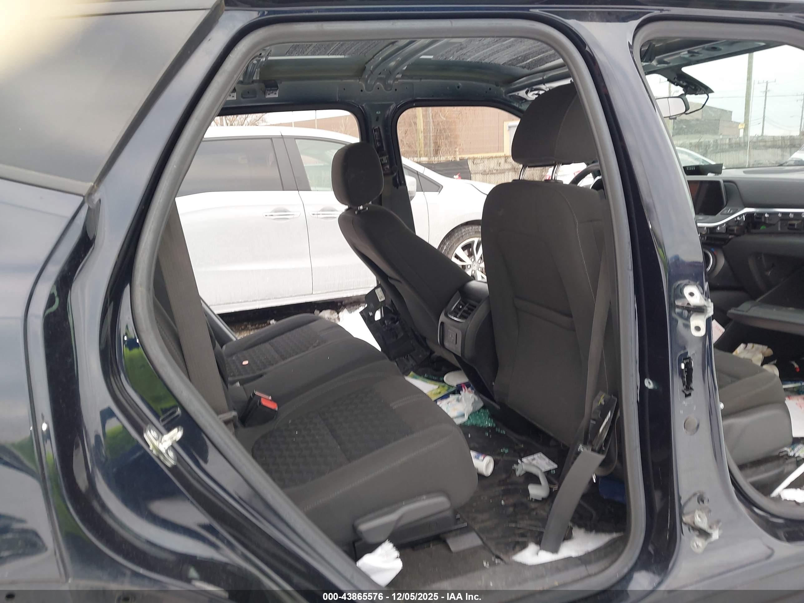 CHEVROLET BLAZER image 8