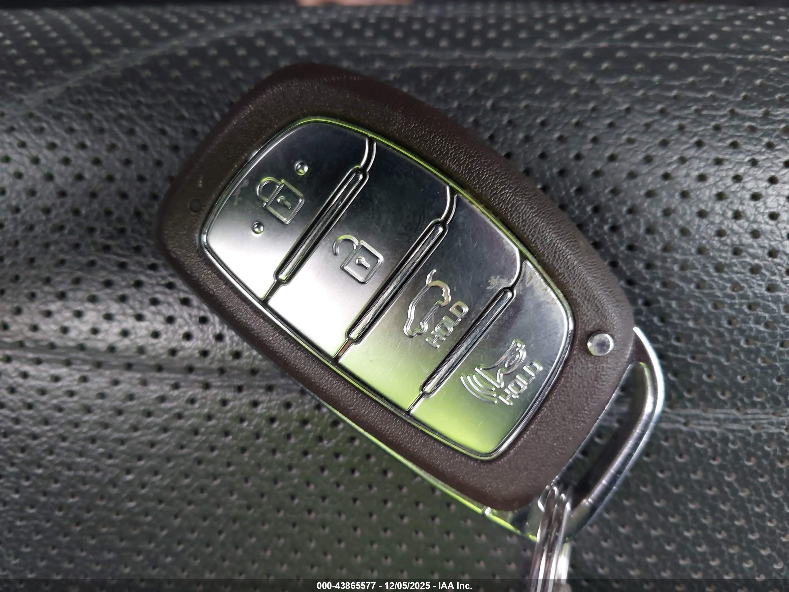HYUNDAI TUCSON image 11
