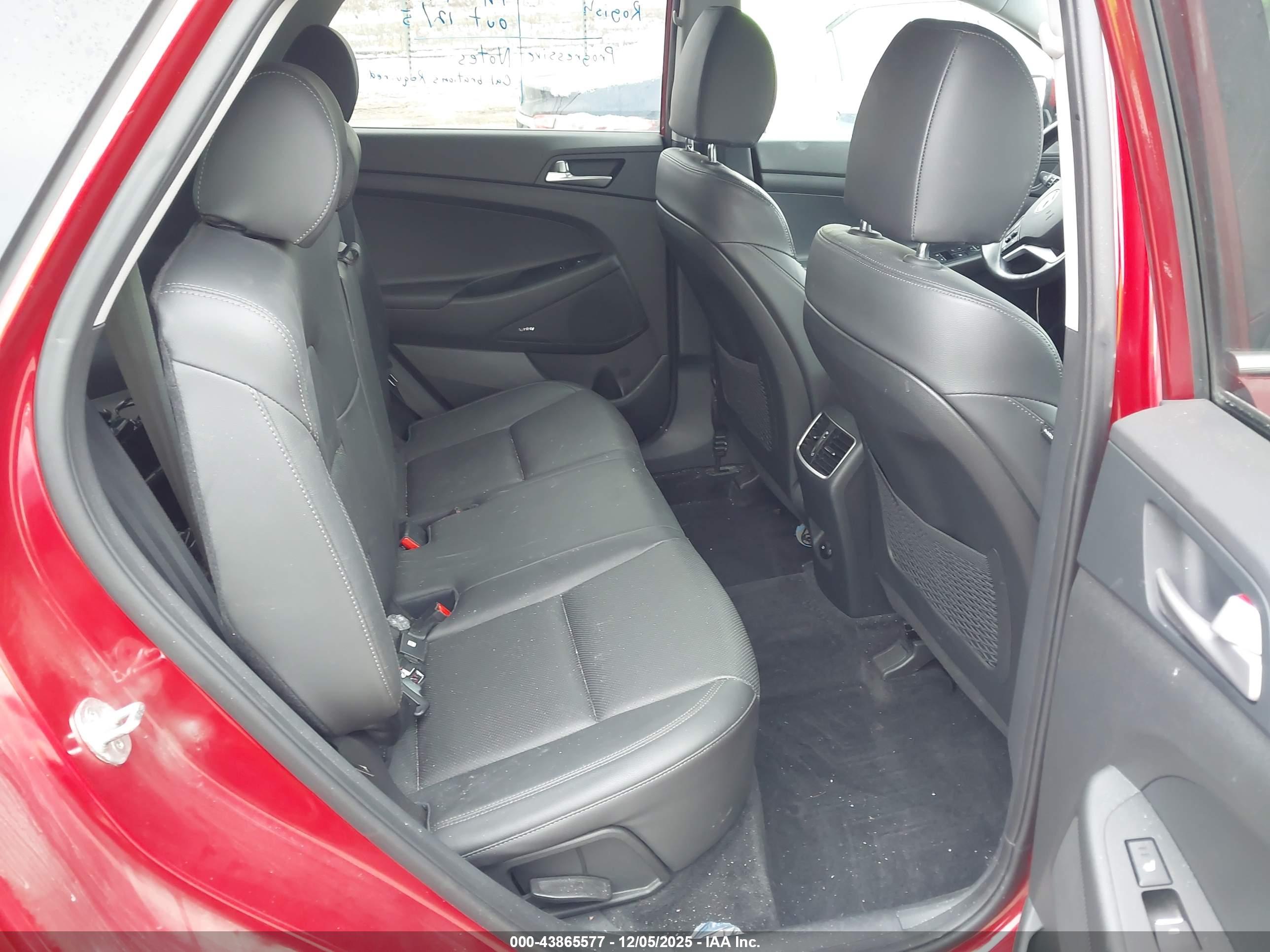 HYUNDAI TUCSON image 8