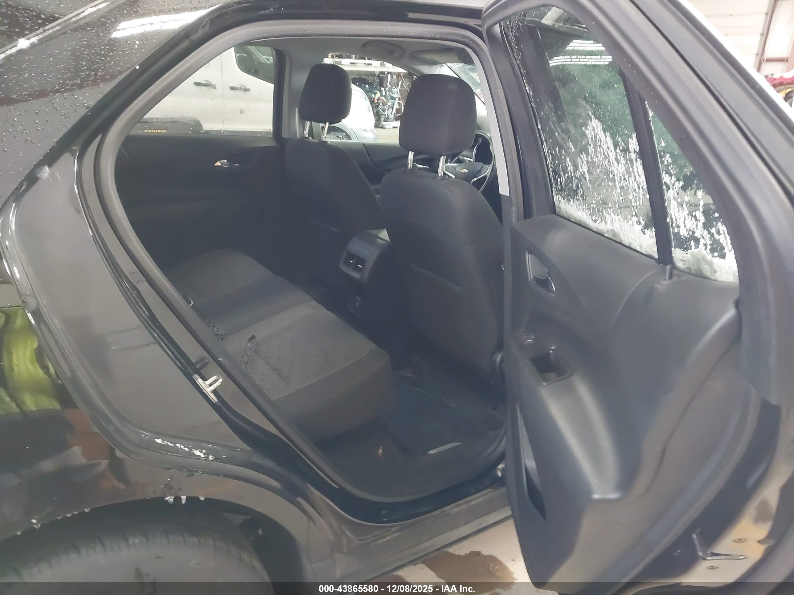 CHEVROLET EQUINOX image 8