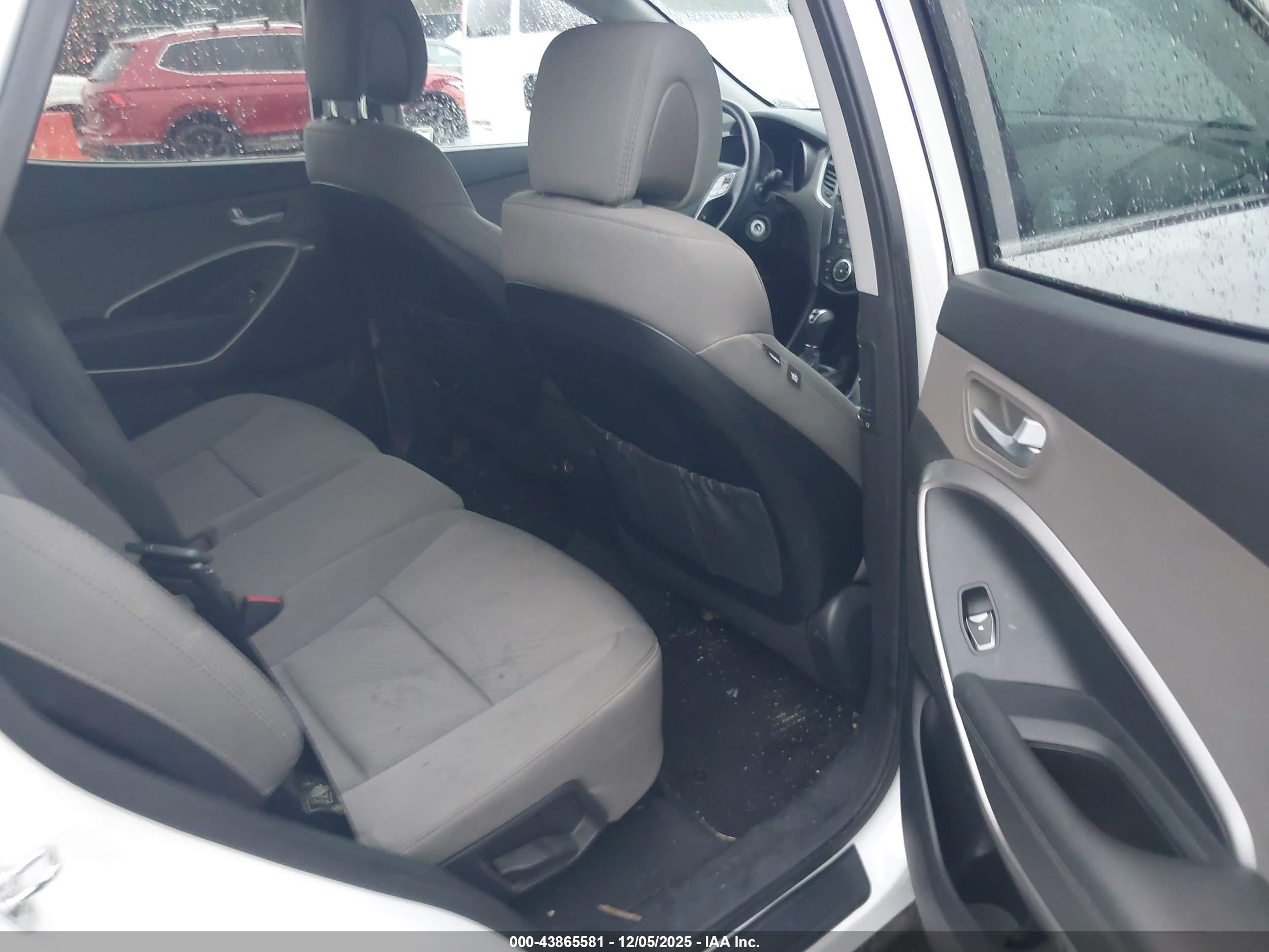 HYUNDAI SANTA image 8