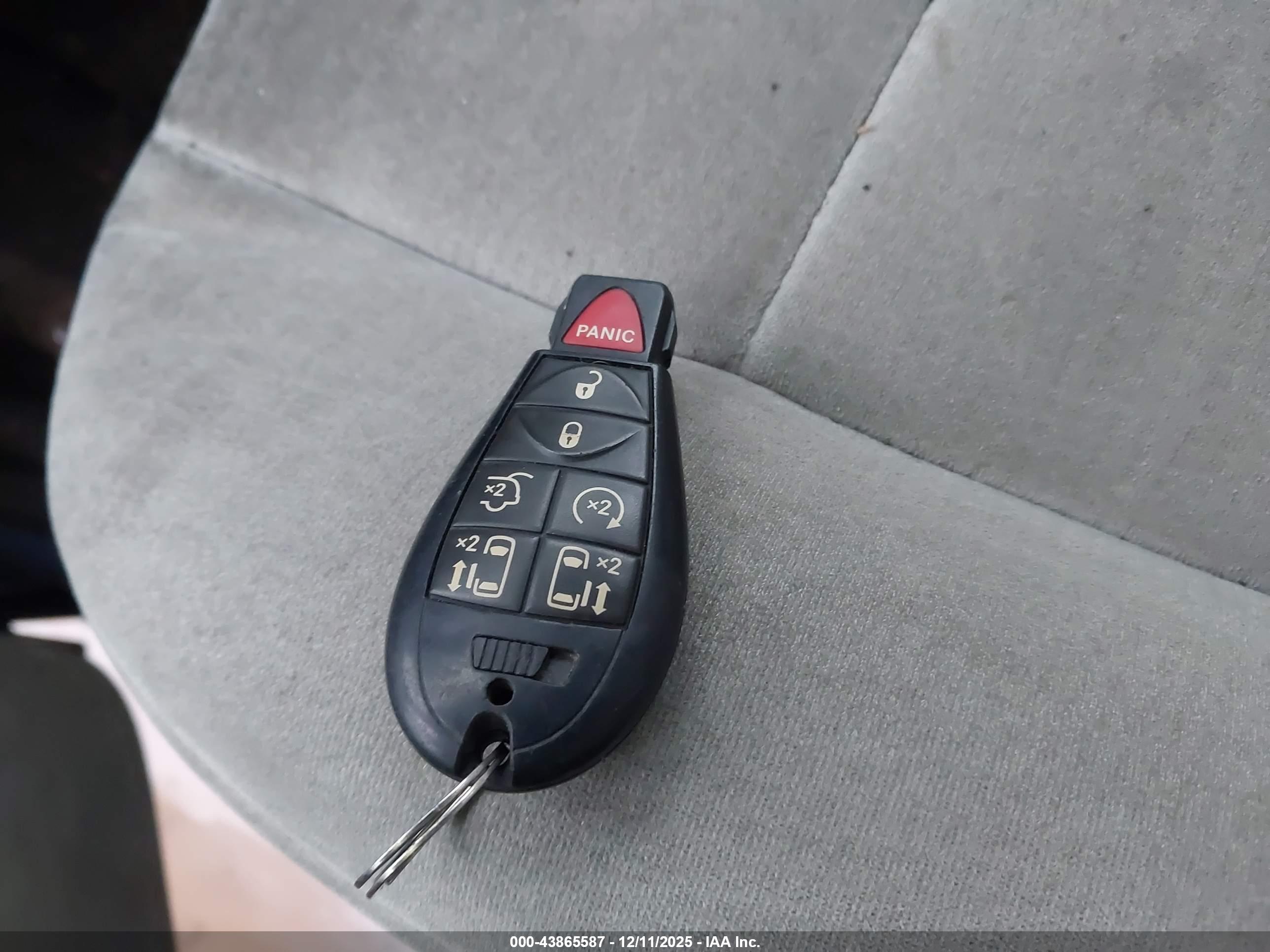 CHRYSLER TOWN image 11