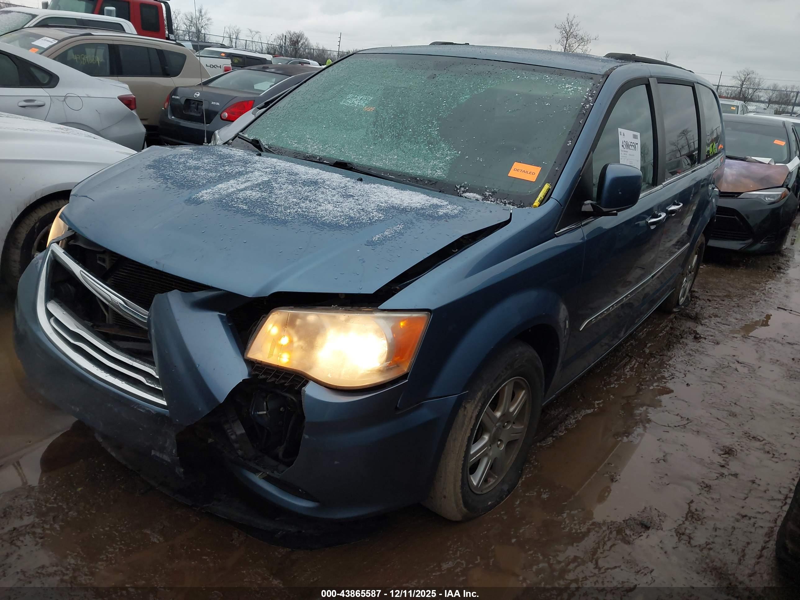 CHRYSLER TOWN image 2