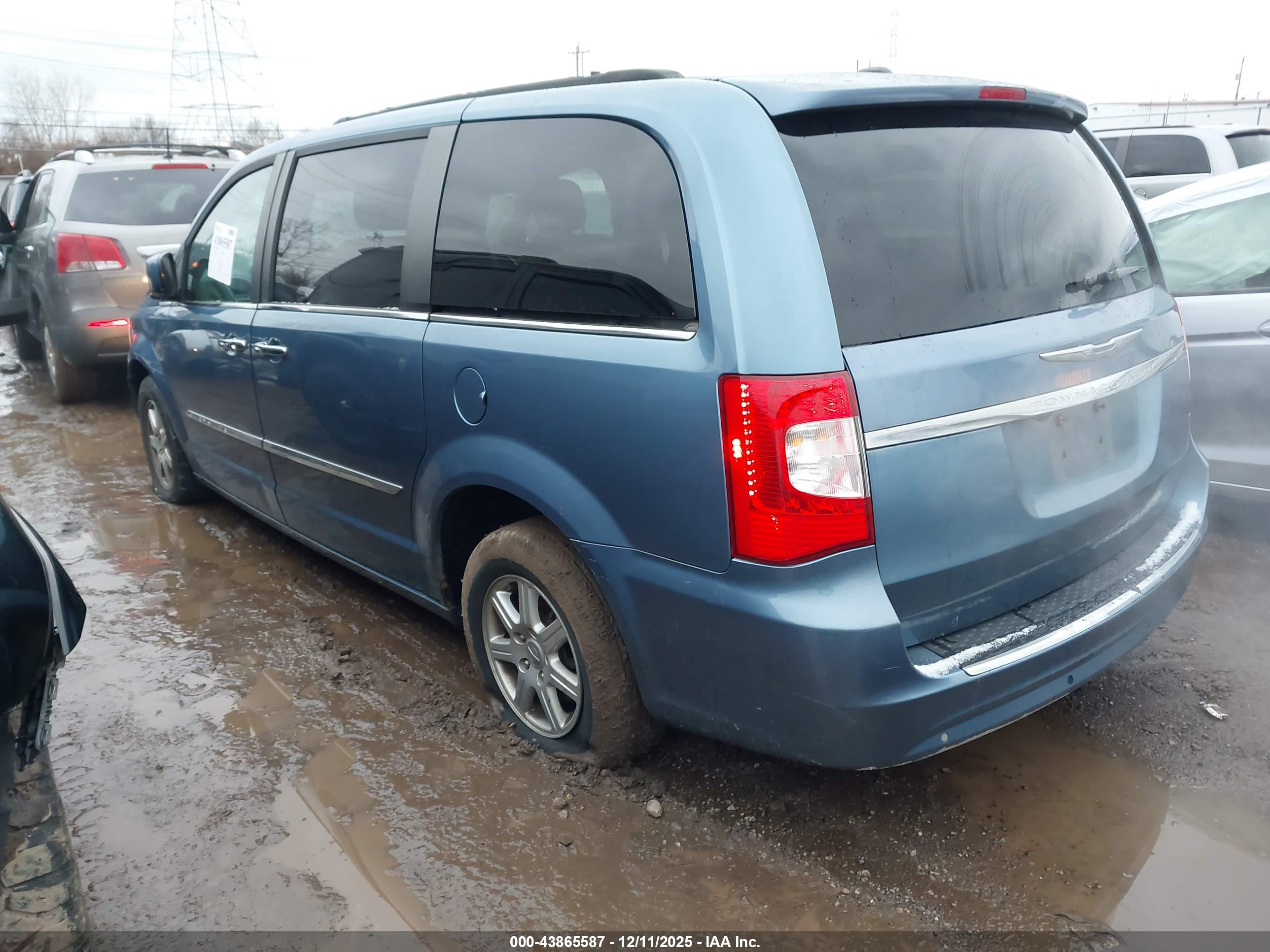 CHRYSLER TOWN image 3