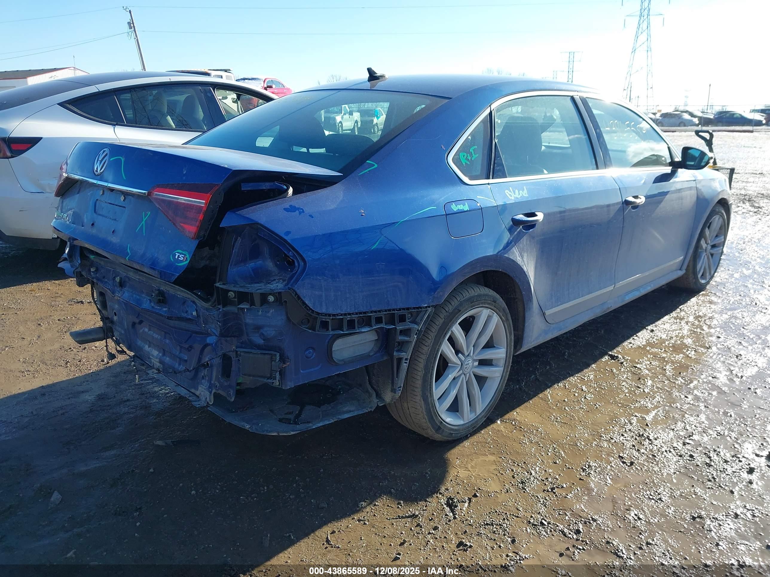 VOLKSWAGEN PASSAT image 4
