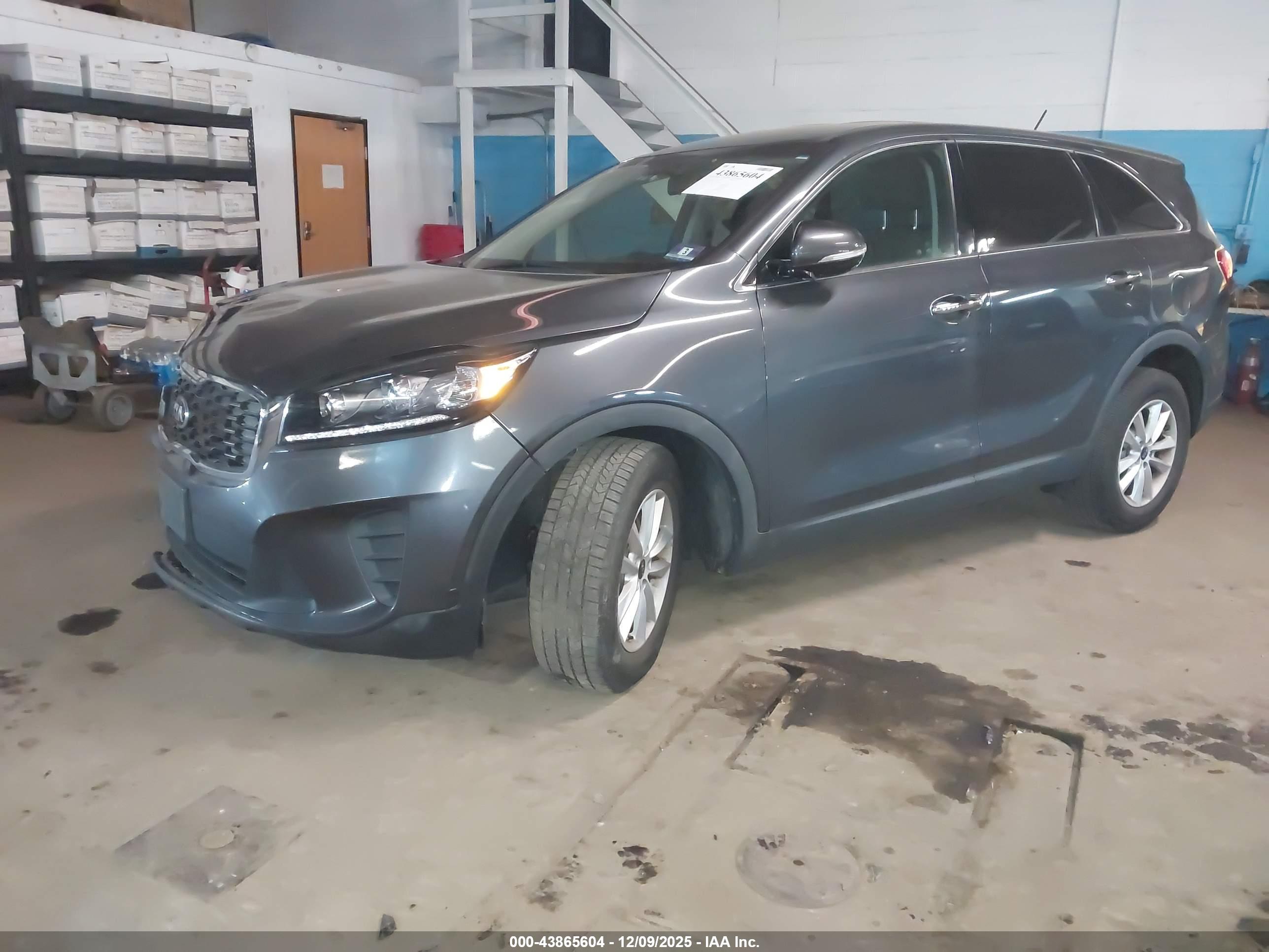 KIA SORENTO image 2