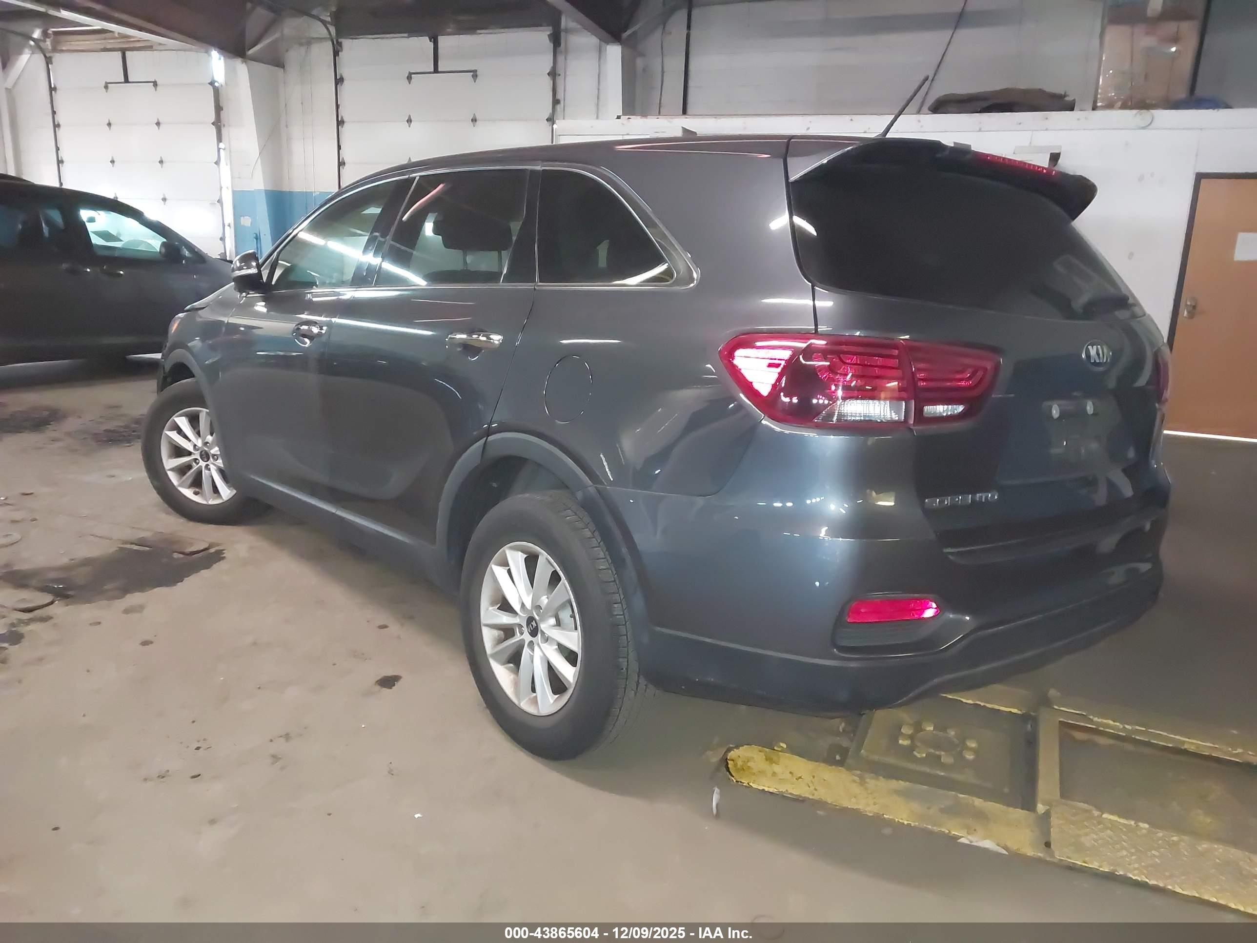 KIA SORENTO image 3