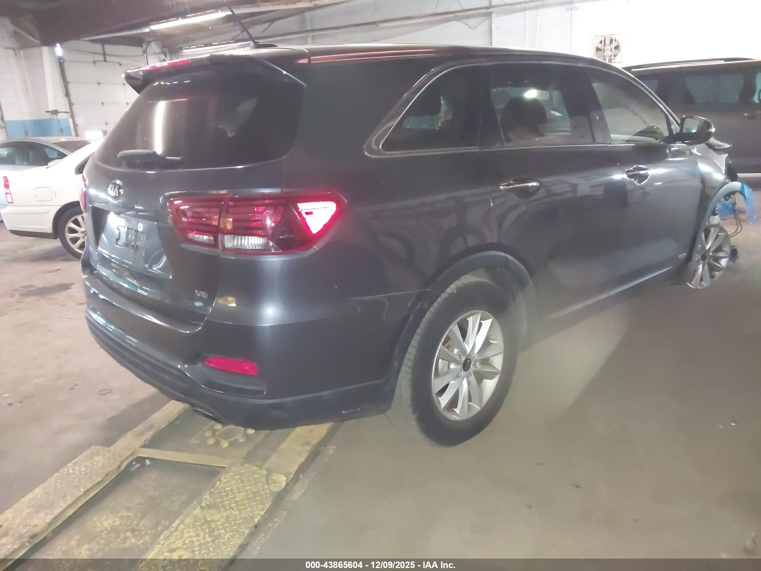 KIA SORENTO image 4