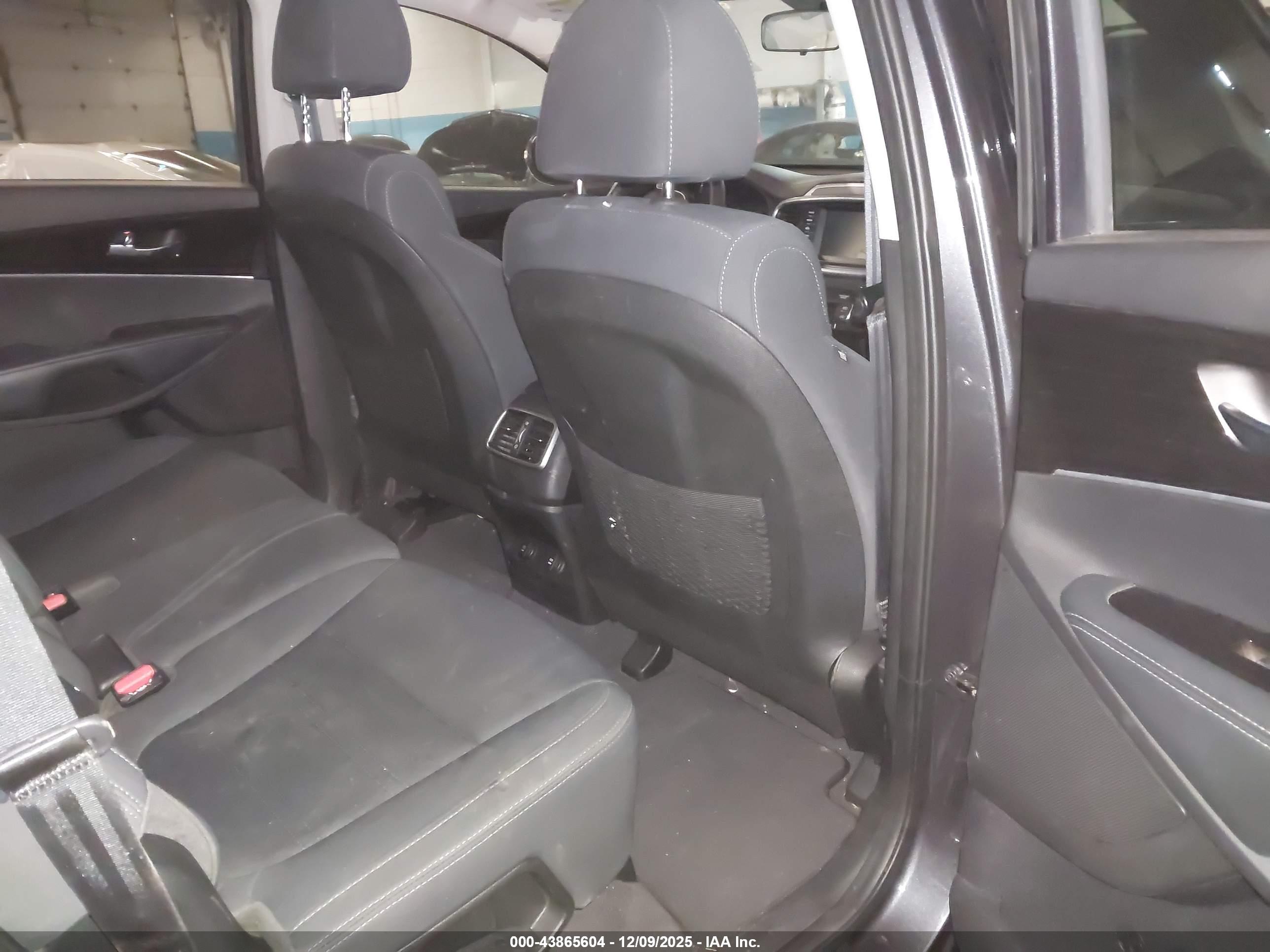 KIA SORENTO image 8