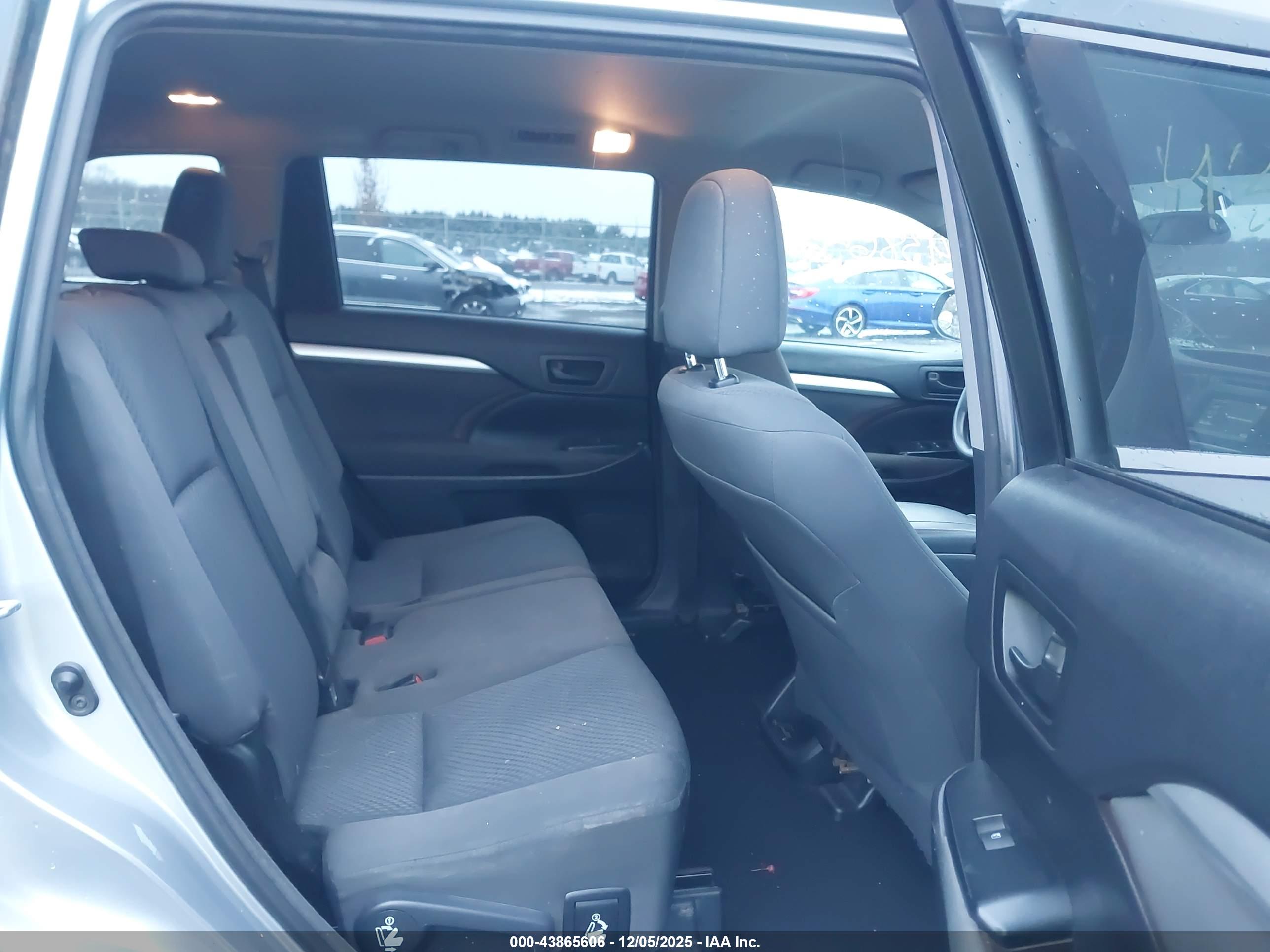 TOYOTA HIGHLANDER image 8