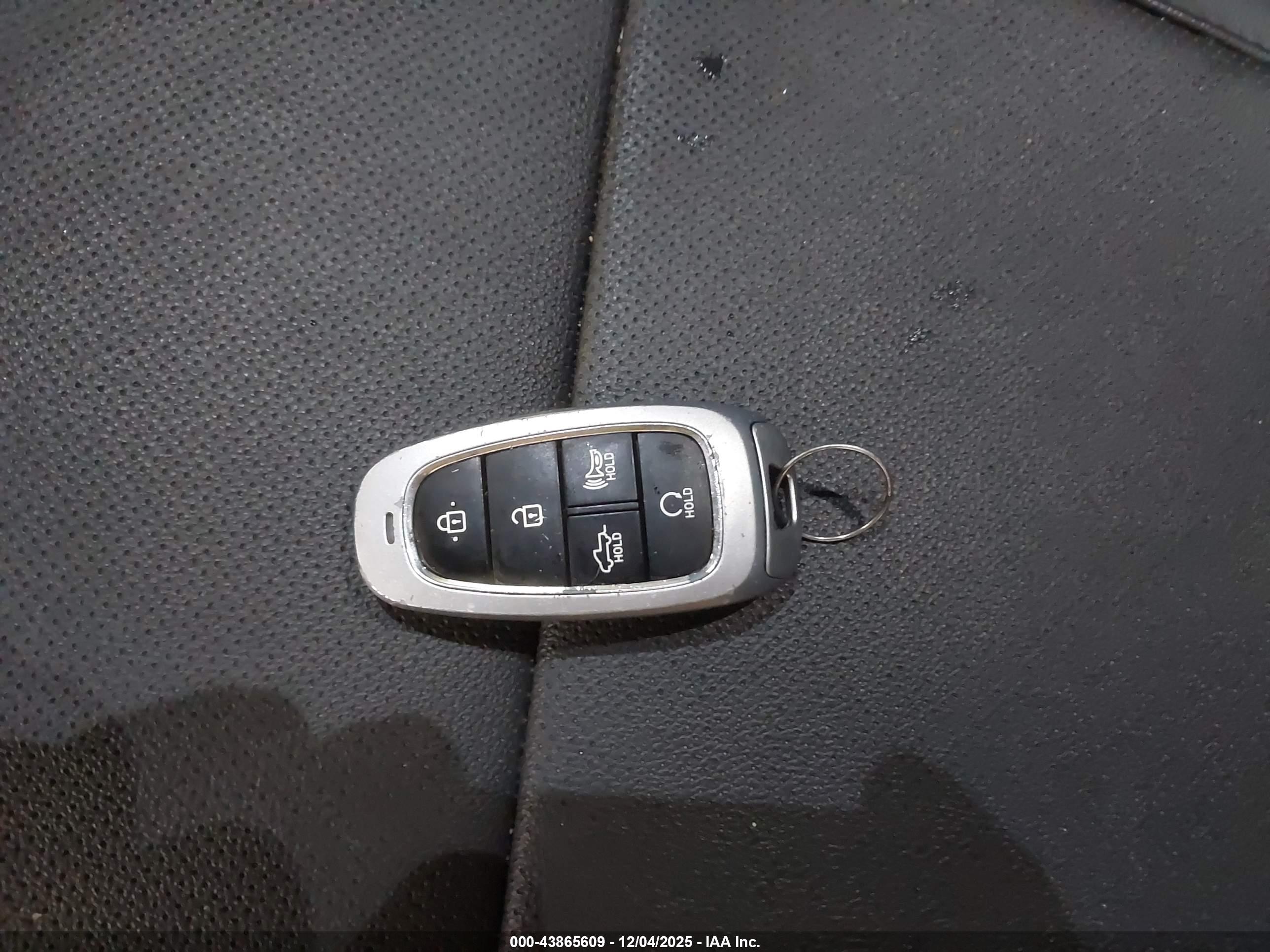 HYUNDAI SANTA image 11