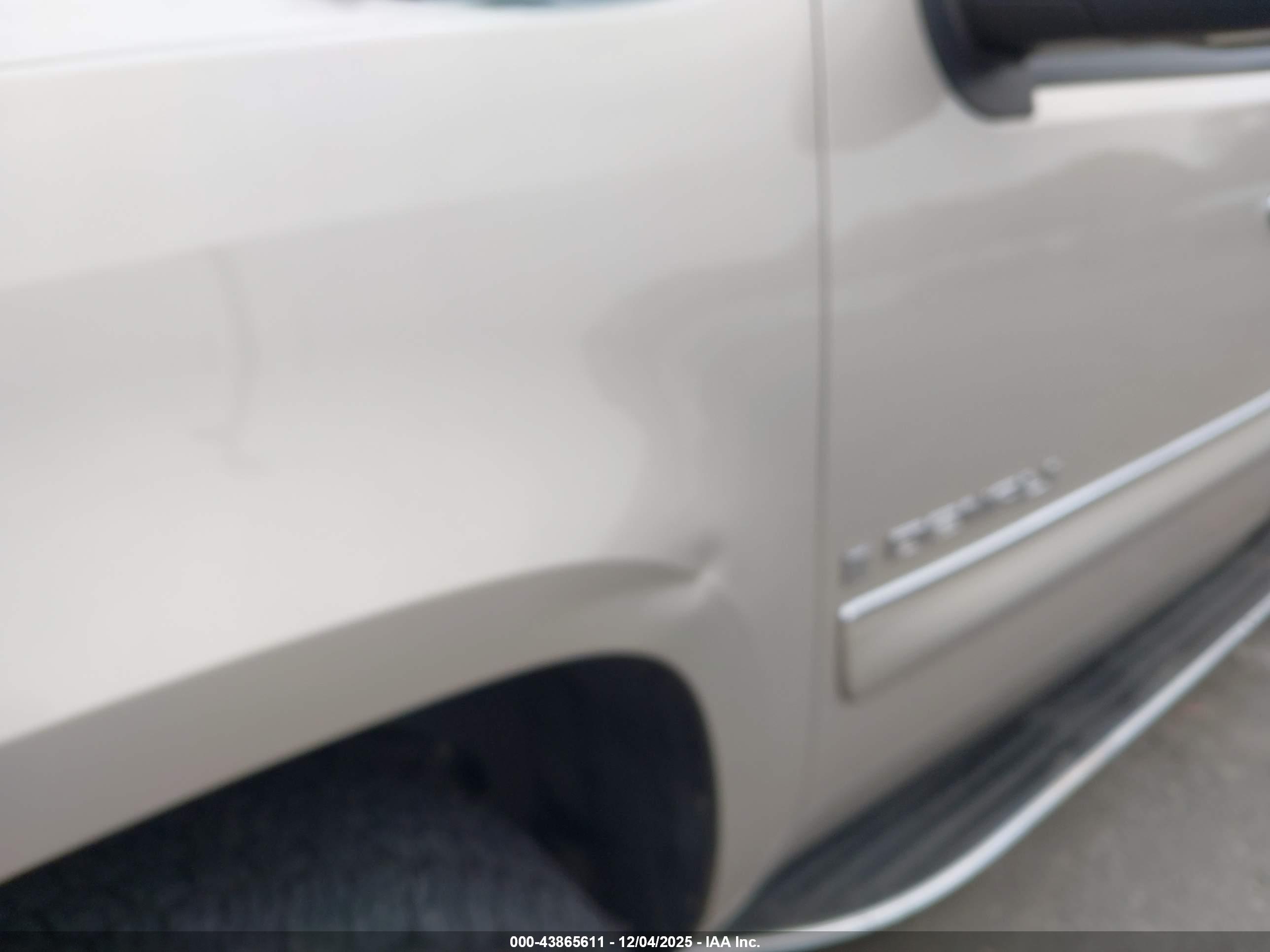 GMC YUKON image 6